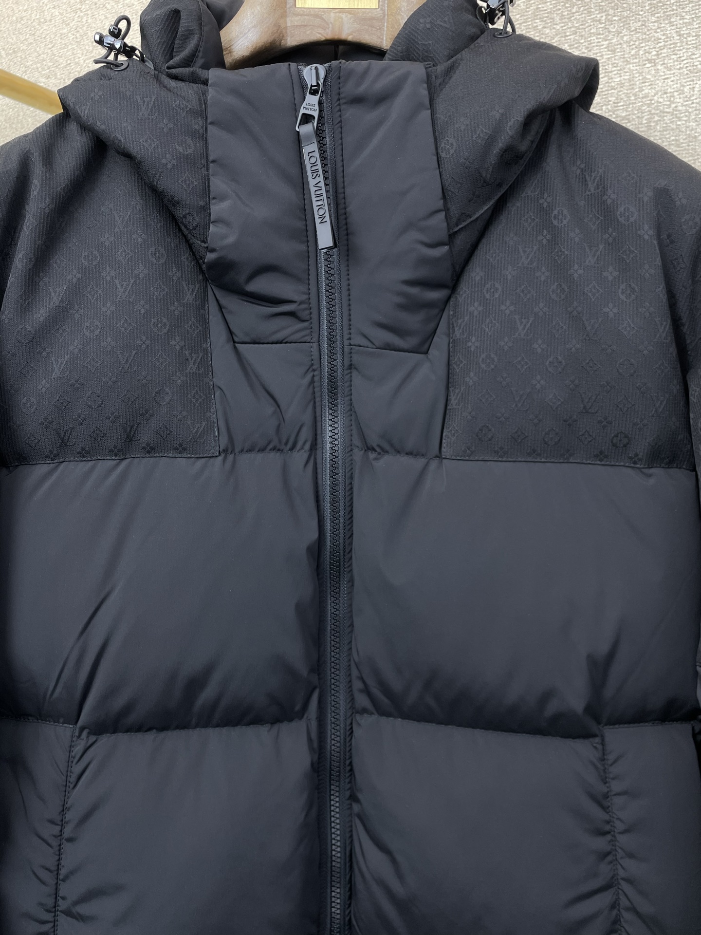 。羽绒服-Louis Vuitton路易威登💥砸锅卖铁都要上的新款！新款羽绒服 贸易公司渠道稀出，降温天