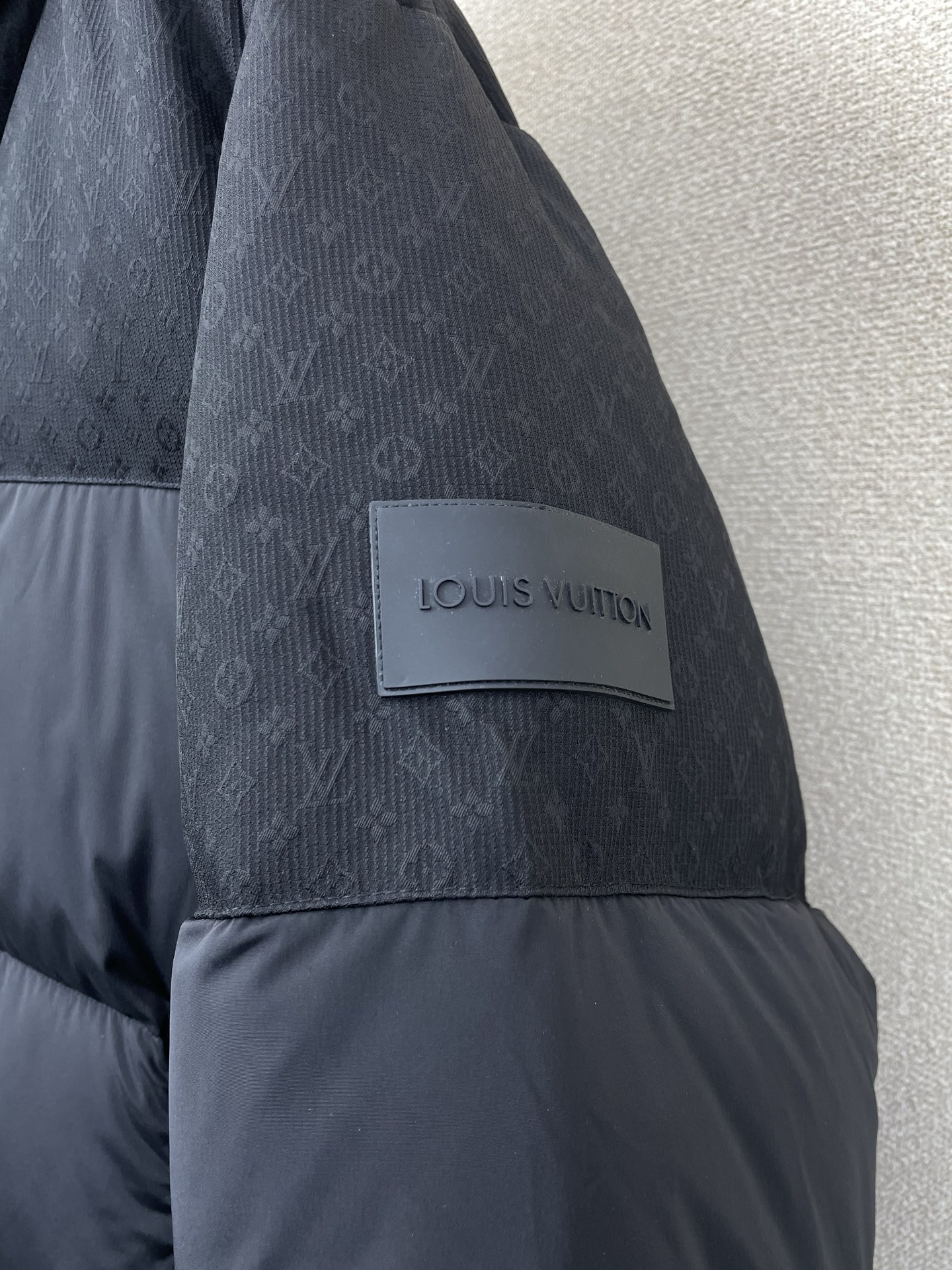 。羽绒服-Louis Vuitton路易威登💥砸锅卖铁都要上的新款！新款羽绒服 贸易公司渠道稀出，降温天