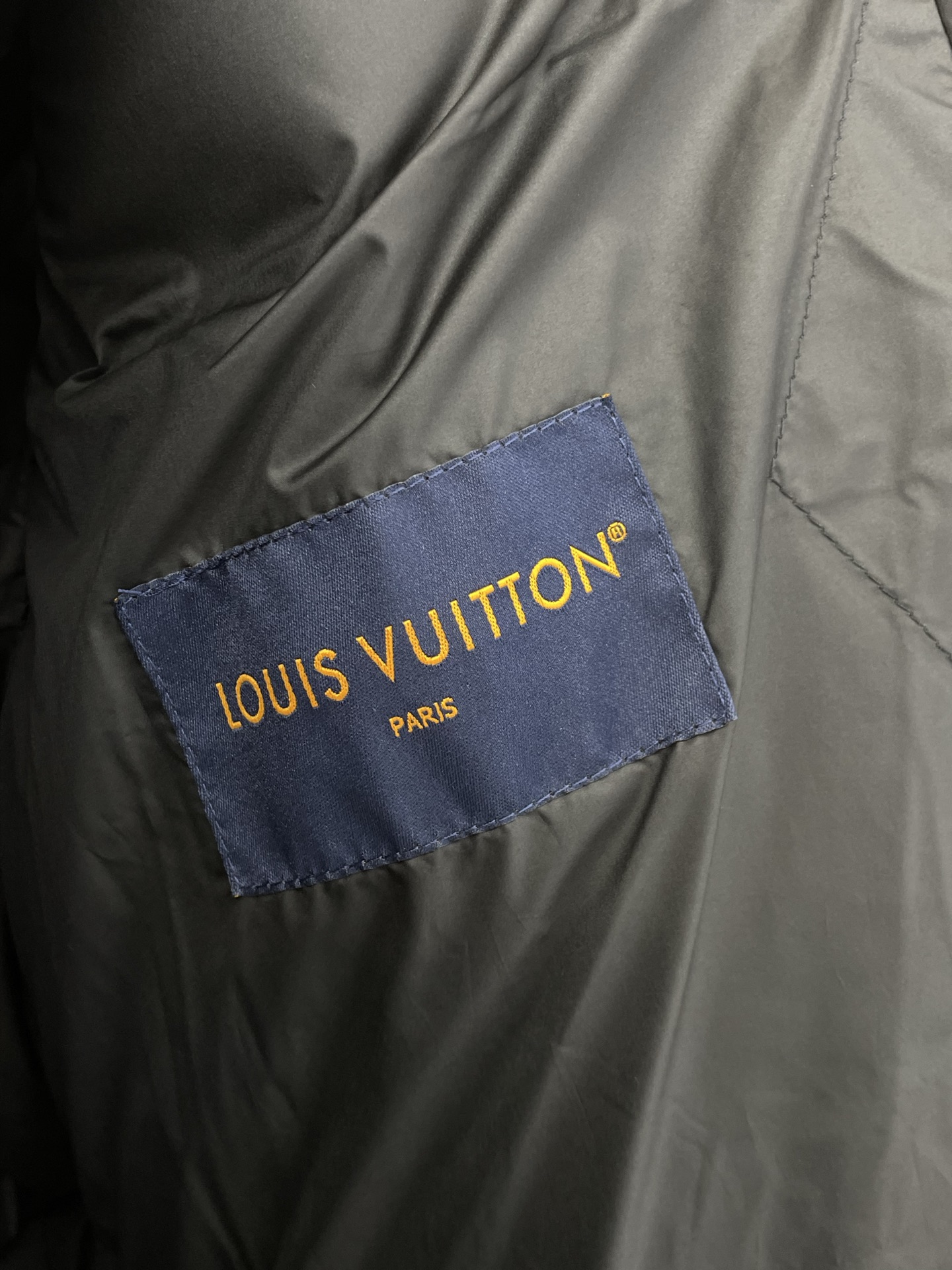。羽绒服-Louis Vuitton路易威登💥砸锅卖铁都要上的新款！新款羽绒服 贸易公司渠道稀出，降温天
