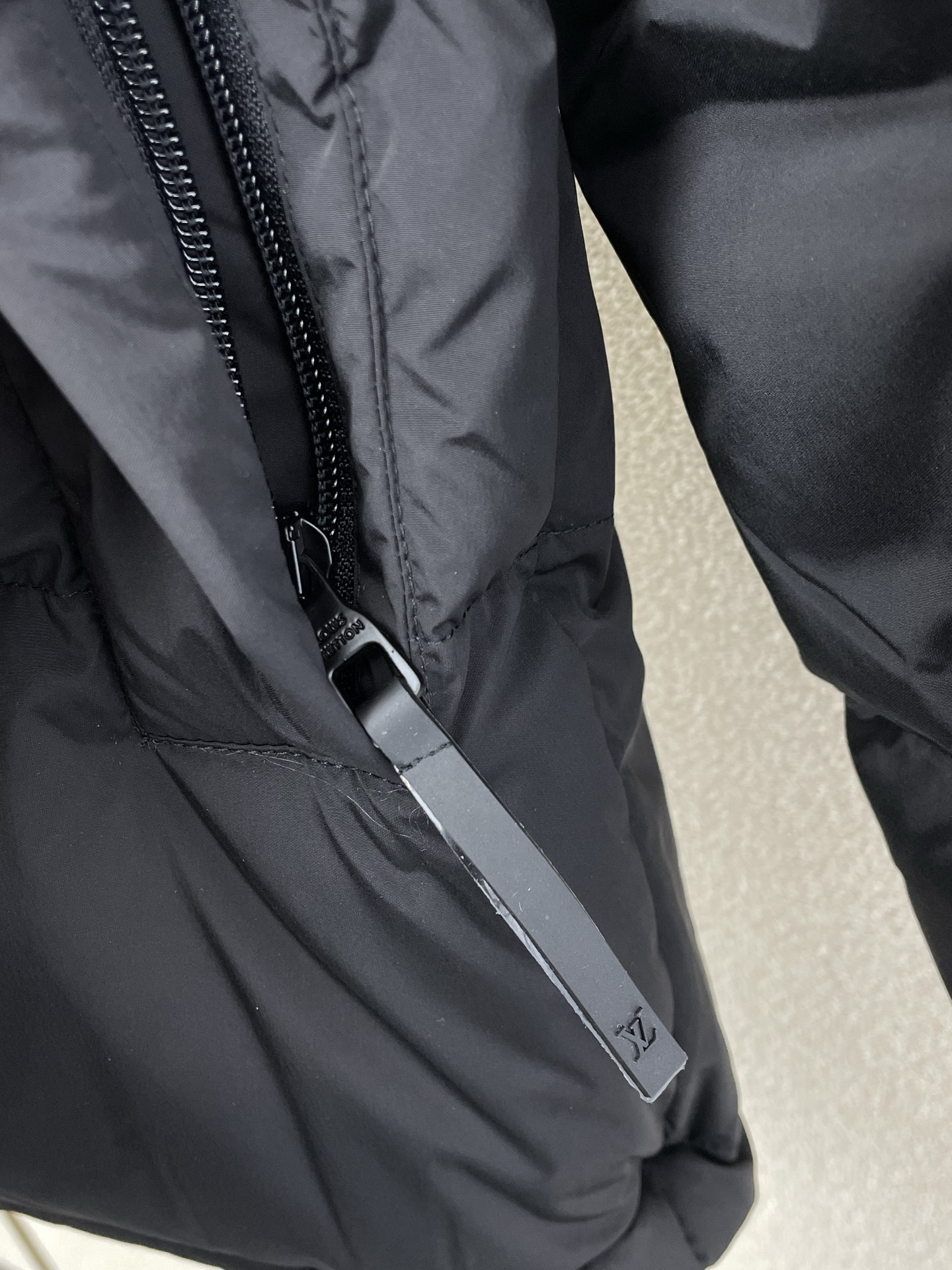 。羽绒服-Louis Vuitton路易威登💥砸锅卖铁都要上的新款！新款羽绒服 贸易公司渠道稀出，降温天