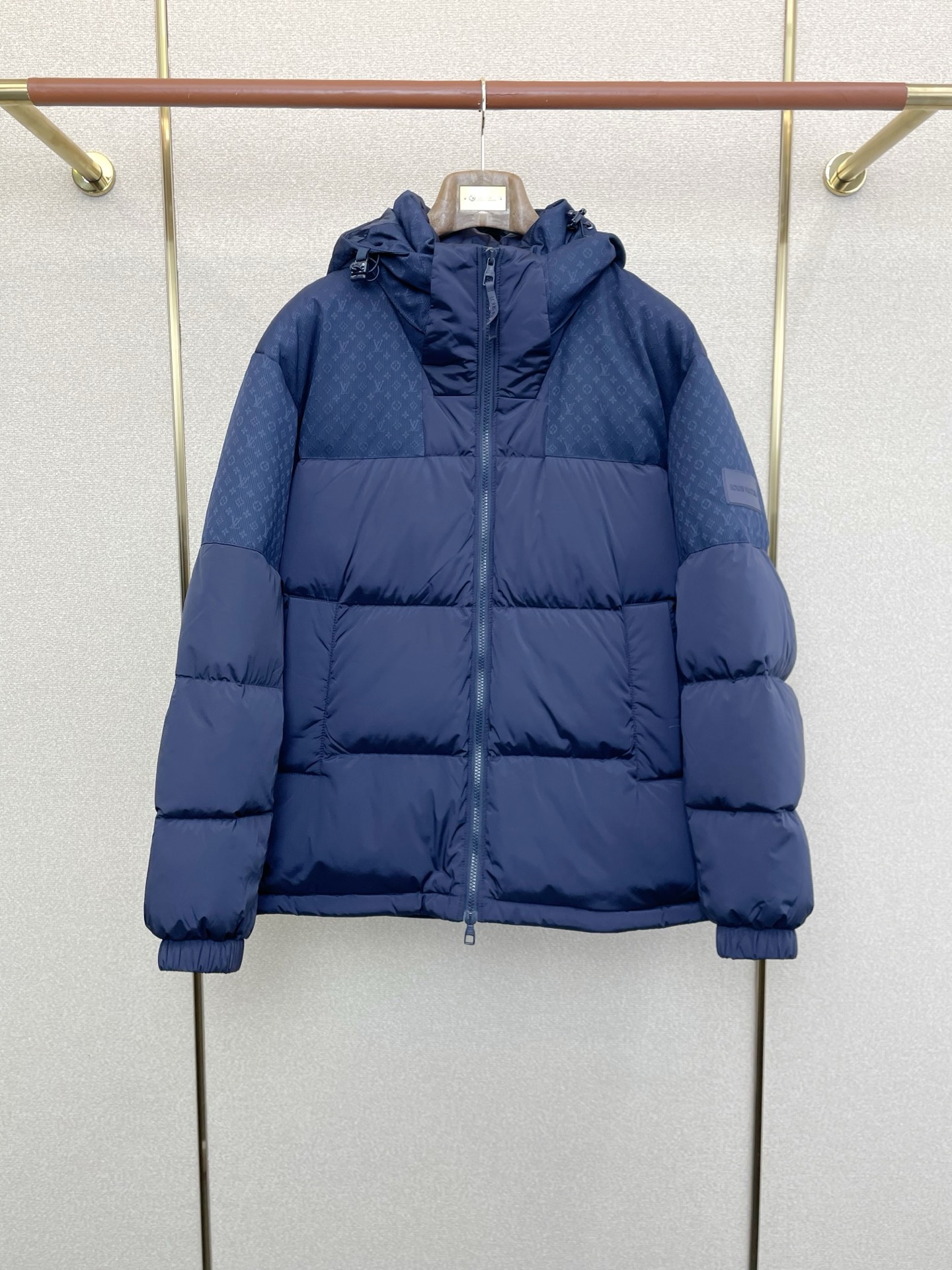 。羽绒服-Louis Vuitton路易威登💥砸锅卖铁都要上的新款！新款羽绒服 贸易公司渠道稀出，降温天