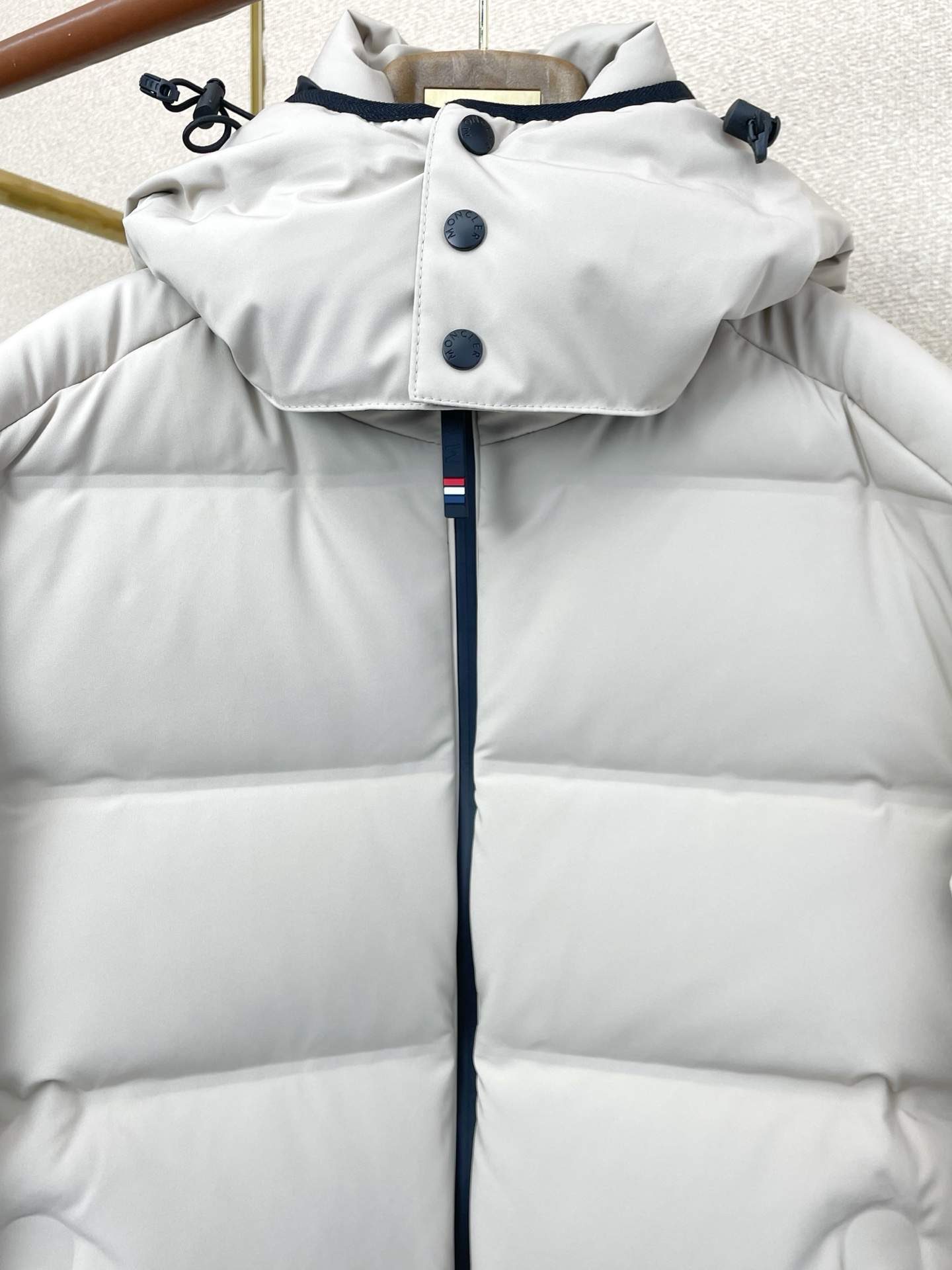 。羽绒服- Moncler蒙口💥砸锅卖铁都要上的新款！新款羽绒服 贸易公司渠道稀出，降温天气必备的保暖单