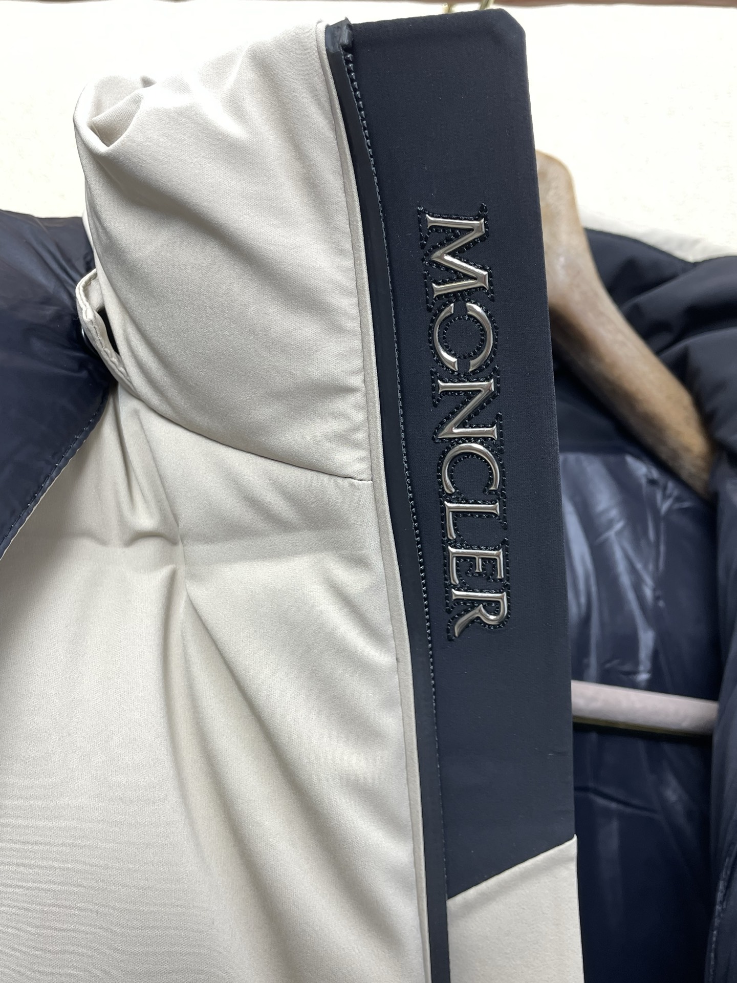 。羽绒服- Moncler蒙口💥砸锅卖铁都要上的新款！新款羽绒服 贸易公司渠道稀出，降温天气必备的保暖单