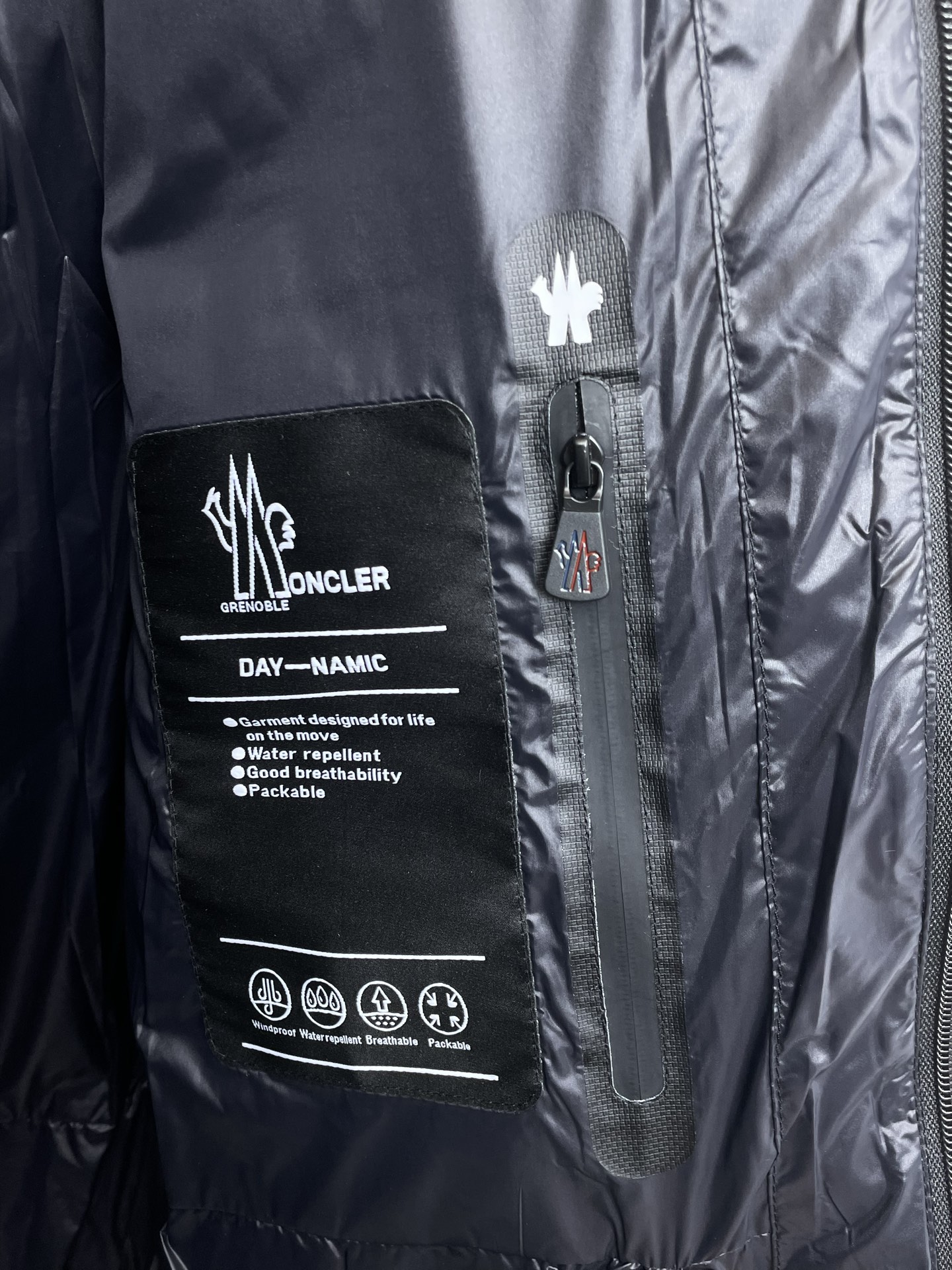 。羽绒服- Moncler蒙口💥砸锅卖铁都要上的新款！新款羽绒服 贸易公司渠道稀出，降温天气必备的保暖单