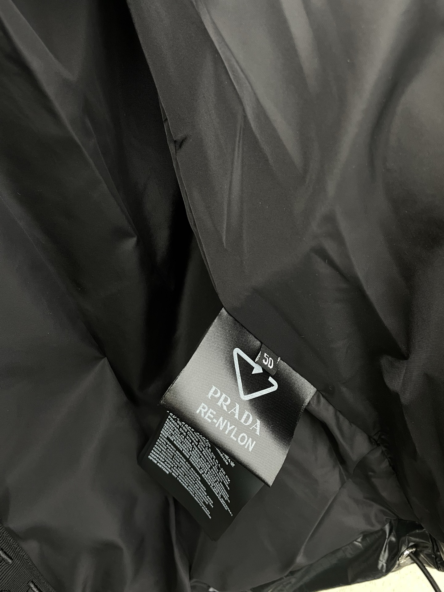 。羽绒服- Prada普拉达💥砸锅卖铁都要上的新款！新款羽绒服 贸易公司渠道稀出，降温天气必备的保暖单品