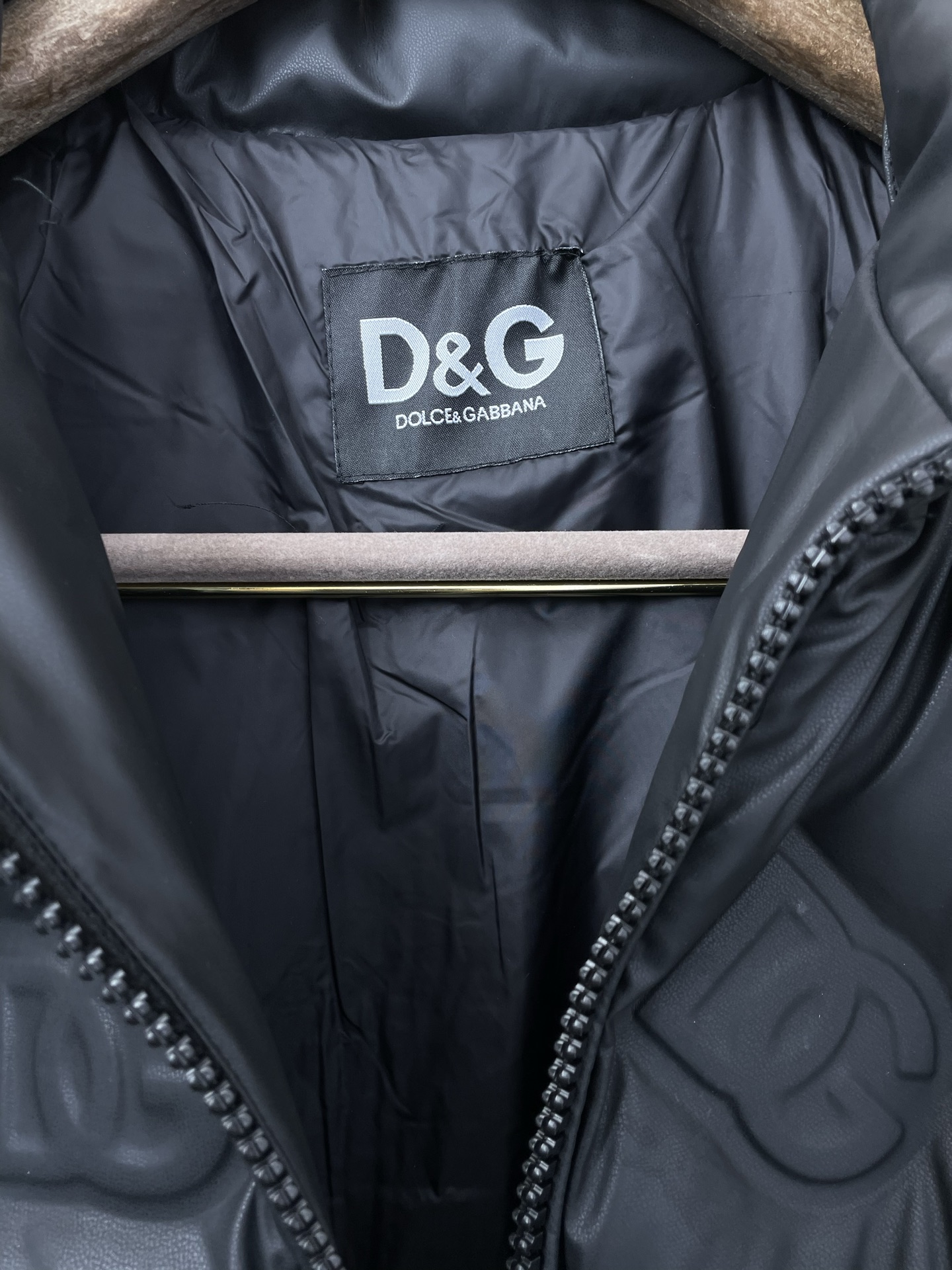 。羽绒服- Dolce&Gabbana杜嘉班纳💥砸锅卖铁都要上的新款！新款羽绒服 贸易公司渠道稀出，降温