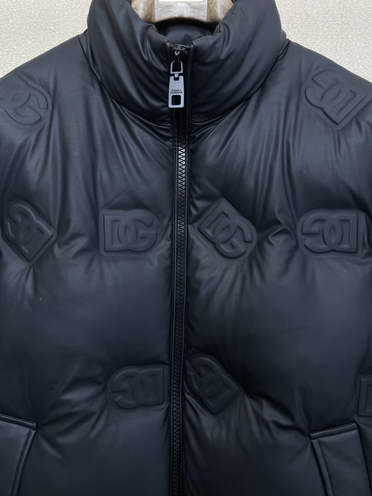 。羽绒服- Dolce&Gabbana杜嘉班纳💥砸锅卖铁都要上的新款！新款羽绒服 贸易公司渠道稀出，降温