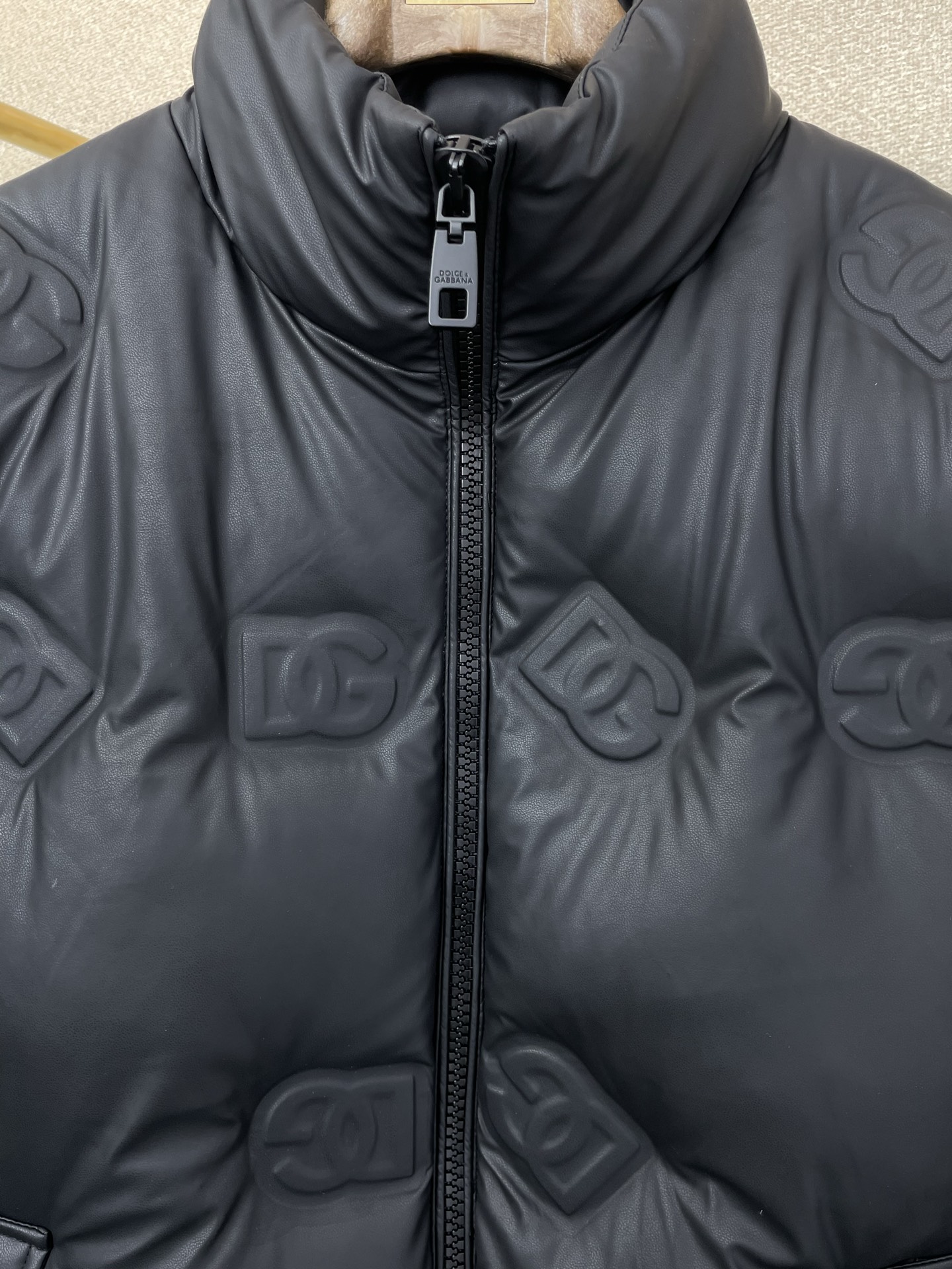 。羽绒服- Dolce&Gabbana杜嘉班纳💥砸锅卖铁都要上的新款！新款羽绒服 贸易公司渠道稀出，降温