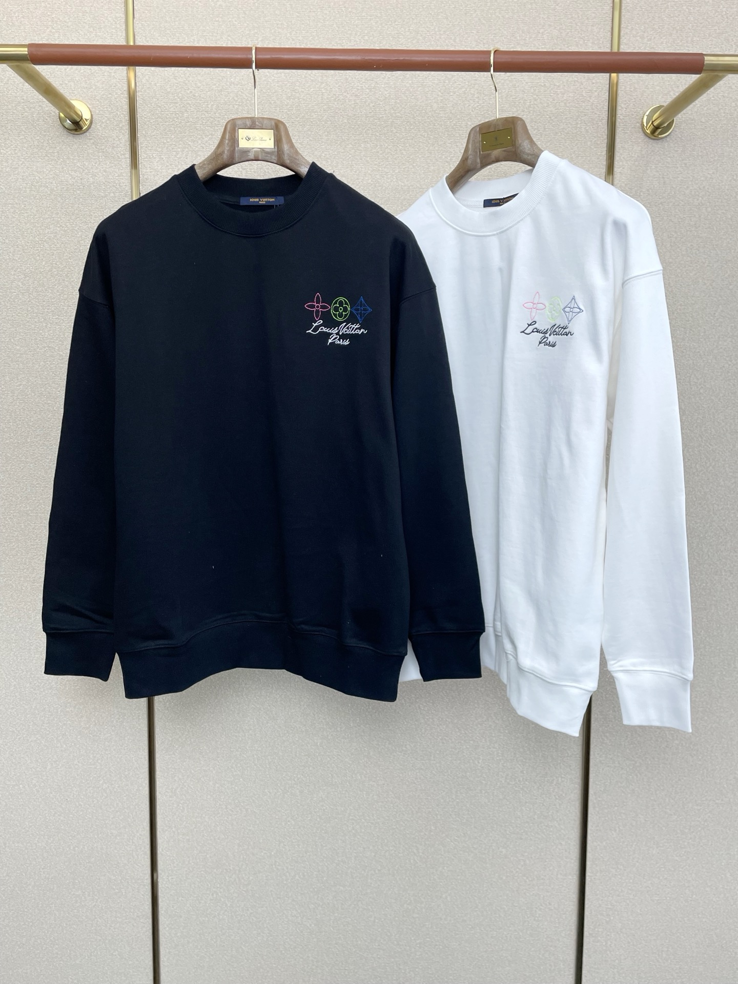 NO:609771,.Louis Vuitton Louis Vuitton’s new style is a must-have!  New original men's casual sweatshirt, high-end customization, high version, fashionable and versatile imported fabrics, super soft and delicate to the touch, skin-friendly and comfortable to wear, high-end boutique, the upper body is finely made by the factory, it is very good, a must-have item for men, complete with three standards, code number 46-54,, louis vuitton, louis vuitton, hoodie, sweatshirts, alexander wang19860909.Louis Vuitton路易威登砸锅卖铁都要上的新款！新款原单男士休闲卫衣 高端定制 高版本 时尚百搭爆款进口面料 手感超柔软细腻 穿着亲肤舒适 高端精品 代工厂精细做上身非常赞 男士必备单品 三标齐全 码数46-54,,louis vuitton,louis vuitton,hoodie,sweatshirts,alexander wang,Men's clothing