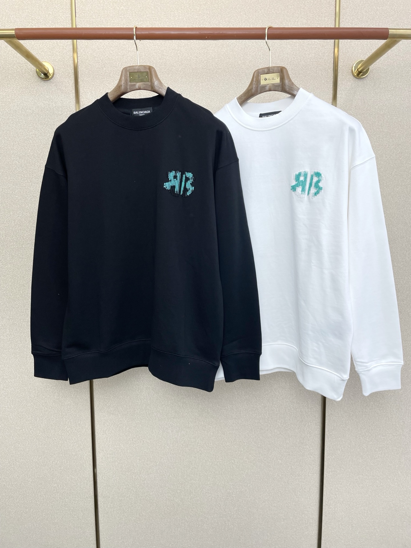 NO:609773,.Balenciaga’s new style is a must-have!  New original men's casual sweatshirt, high-end customization, high version, fashionable and versatile, popular imported fabrics, super soft and delicate to the touch, skin-friendly and comfortable to wear, high-end boutique, the upper body is finely made by the OEM, very good, a must-have item for men, complete with three standards, code number 46-54,, balenciaga, balenciaga, hoodie, sweatshirts, alexander wang19860909.Balenciaga巴黎世家砸锅卖铁都要上的新款！新款原单男士休闲卫衣 高端定制 高版本 时尚百搭爆款进口面料 手感超柔软细腻 穿着亲肤舒适 高端精品 代工厂精细做上身非常赞 男士必备单品 三标齐全 码数46-54,,balenciaga,balenciaga,hoodie,sweatshirts,alexander wang,Men's clothing