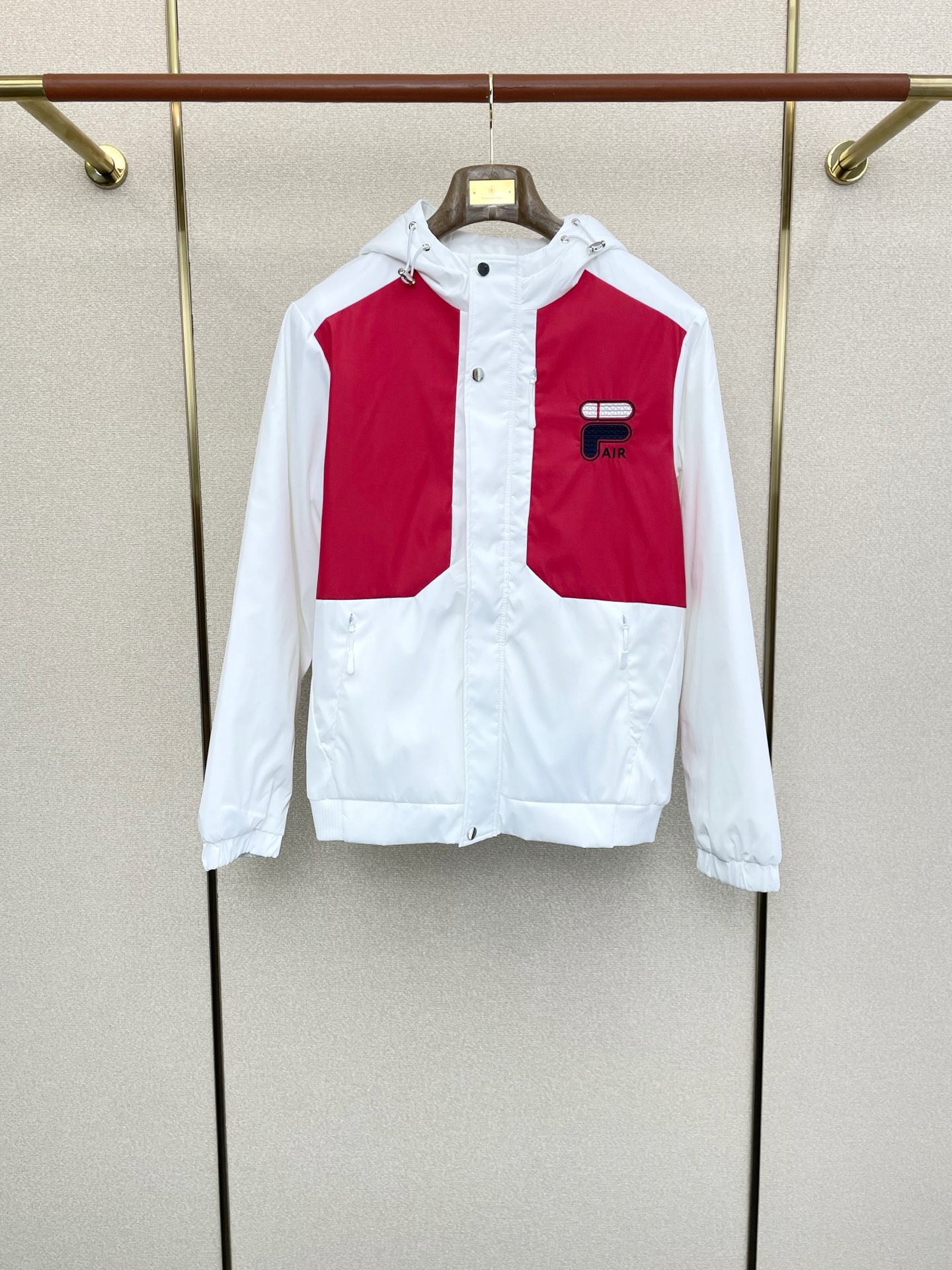 NO:609821,.FILA is a new model that is worth every penny! The latest fashionable cotton clothing, classic designs and stunningly beautiful jackets. The quality is impeccable and quality control allows you to buy it directly. It is a high-end product that cannot be faulted! You can feel its powerful aura through the detailed pictures. It has a remarkable effect of gathering heat and keeping warm, so you don’t have to worry about getting a little chilly! Both fashionable and functional, the whole style looks more luxurious! Size M-3XL,,jackets & coats,alexander wang19860909.FILA斐乐砸锅卖铁都要上的新款！最新时尚棉服 经典设计与颜值爆棚的外套 品质更是无法挑剔品控可以直接入手,不容过错的高端臻品！通过细节图片便可感受到它强悍的气场,聚温保暖效果显著,完全不用担心会有一点寒意！时尚与功能性兼备,整款显得更加的奢华大气！ 尺码M-3XL,,jackets & coats,alexander wang,Men's clothing