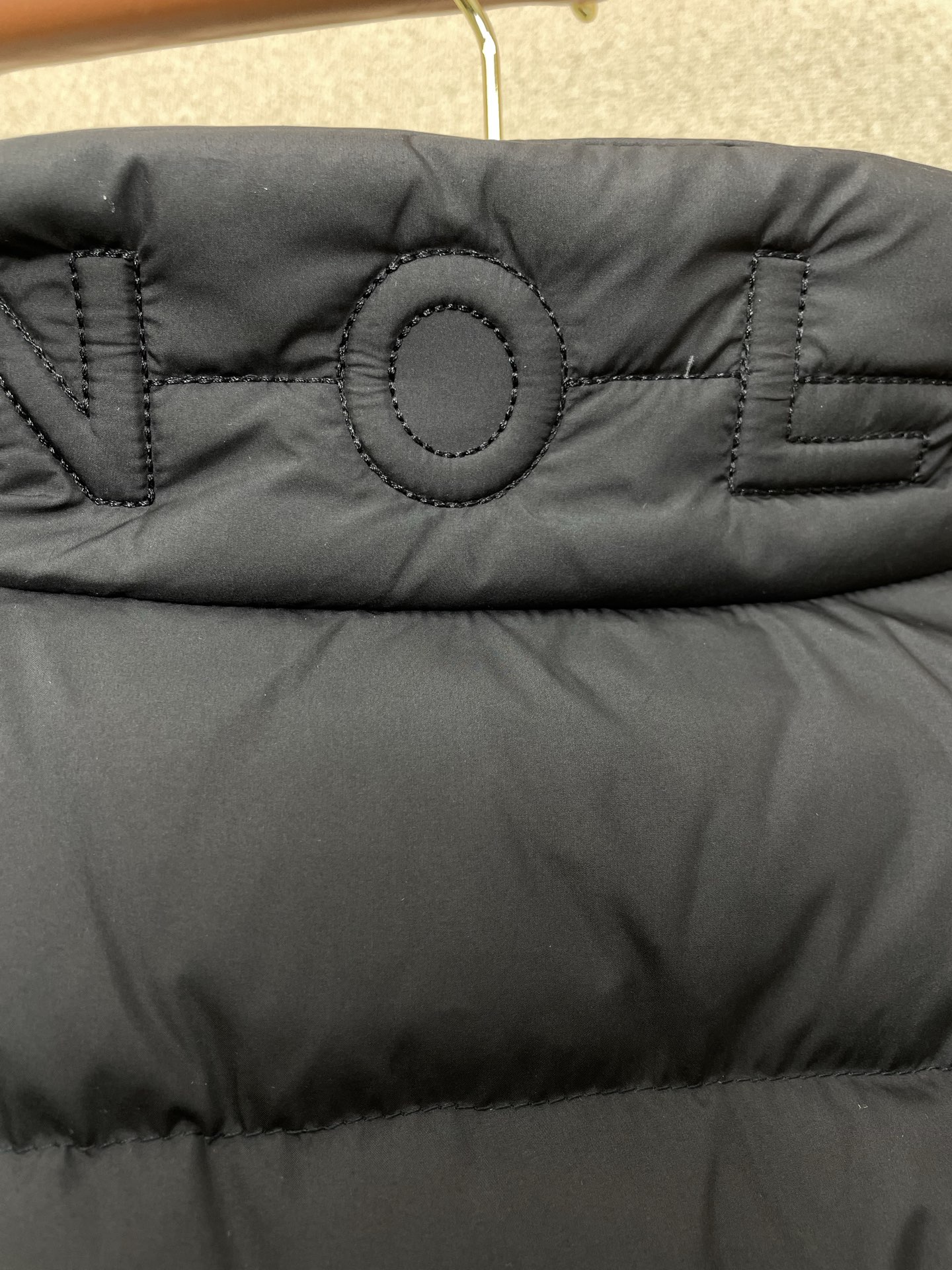 。羽绒服-Moncler蒙口💥砸锅卖铁都要上的新款！秋冬新款羽绒马甲 贸易公司渠道稀出，降温天气必备的保