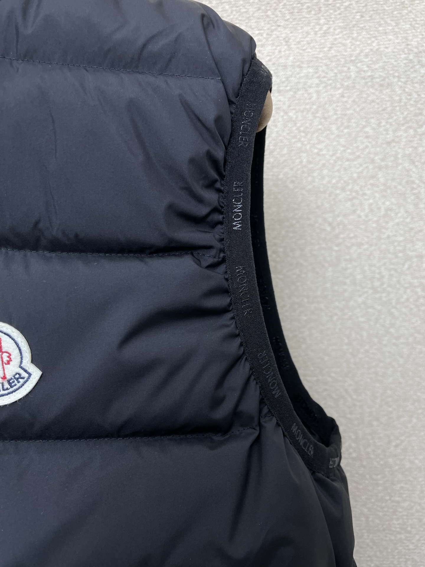 。羽绒服-Moncler蒙口💥砸锅卖铁都要上的新款！秋冬新款羽绒马甲 贸易公司渠道稀出，降温天气必备的保