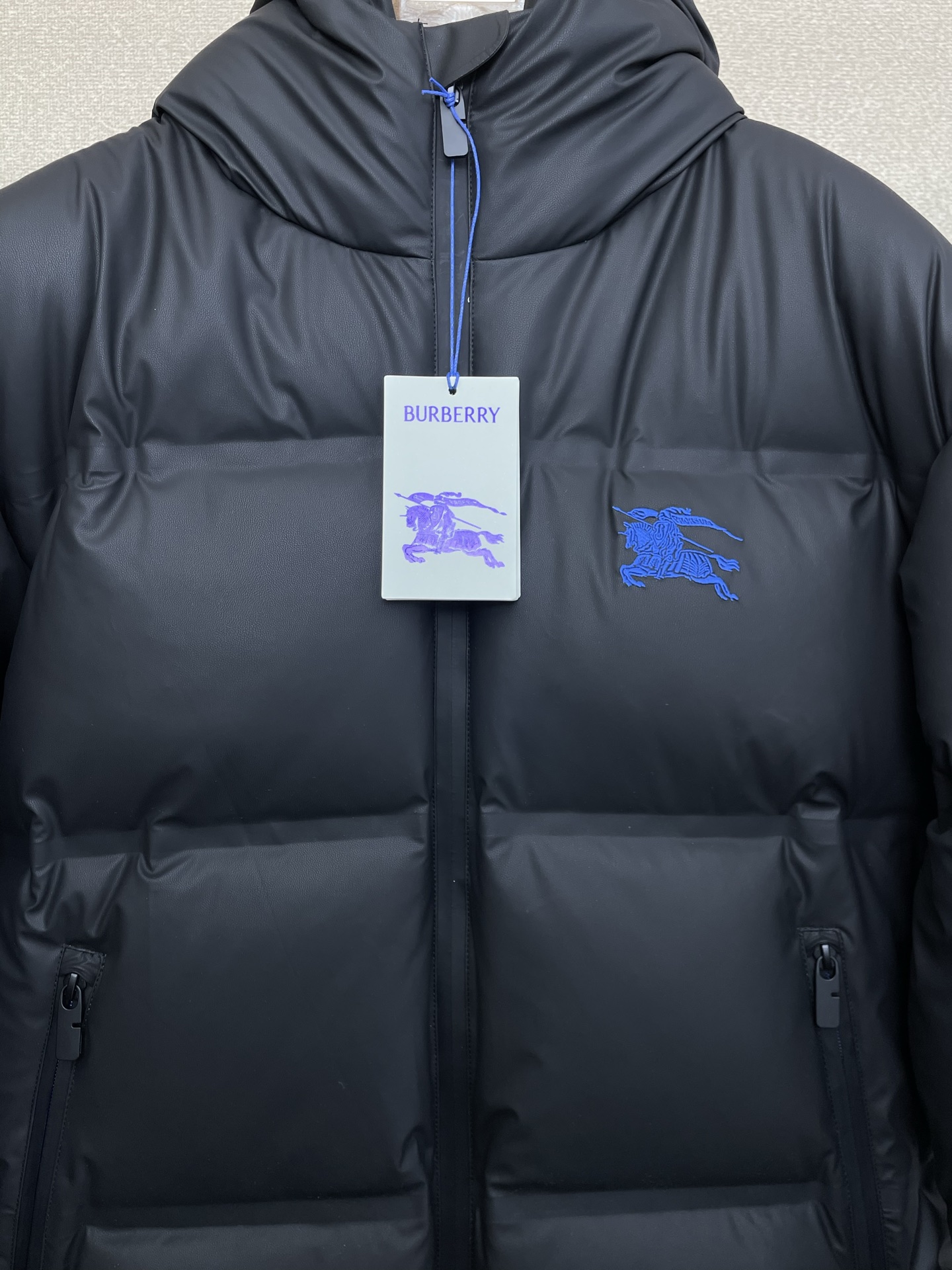。羽绒服-Burberry巴宝莉💥砸锅卖铁都要上的新款！秋冬新款连帽羽绒服。贸易公司渠道稀出，降温天气必