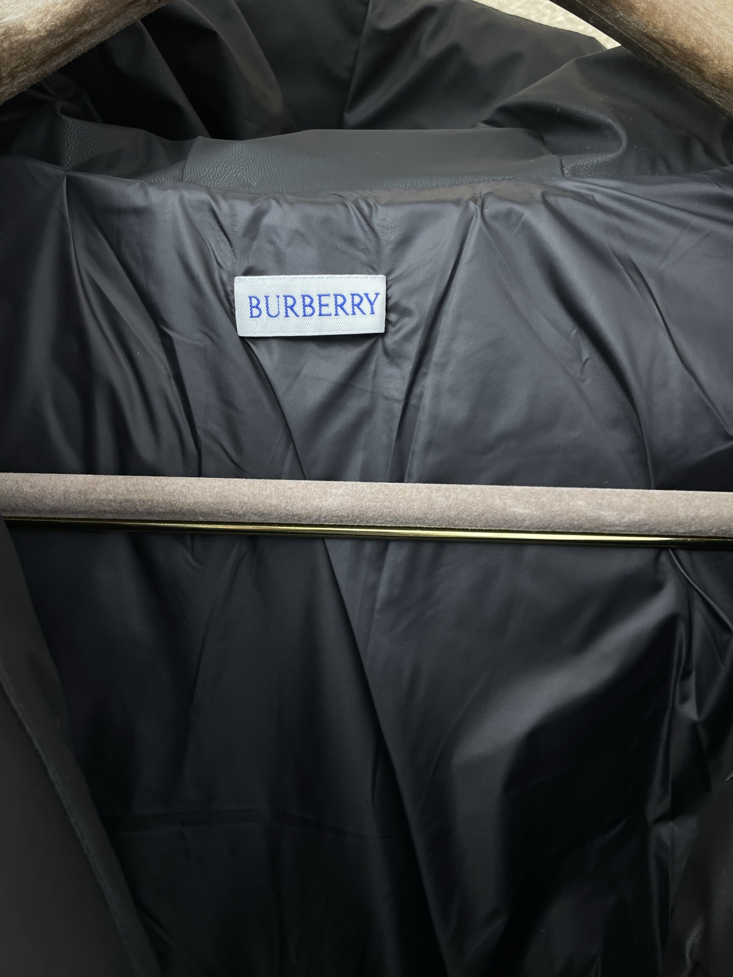 。羽绒服-Burberry巴宝莉💥砸锅卖铁都要上的新款！秋冬新款连帽羽绒服。贸易公司渠道稀出，降温天气必