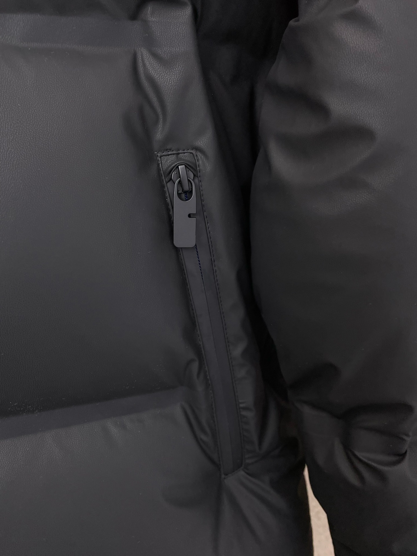 。羽绒服-Burberry巴宝莉💥砸锅卖铁都要上的新款！秋冬新款连帽羽绒服。贸易公司渠道稀出，降温天气必