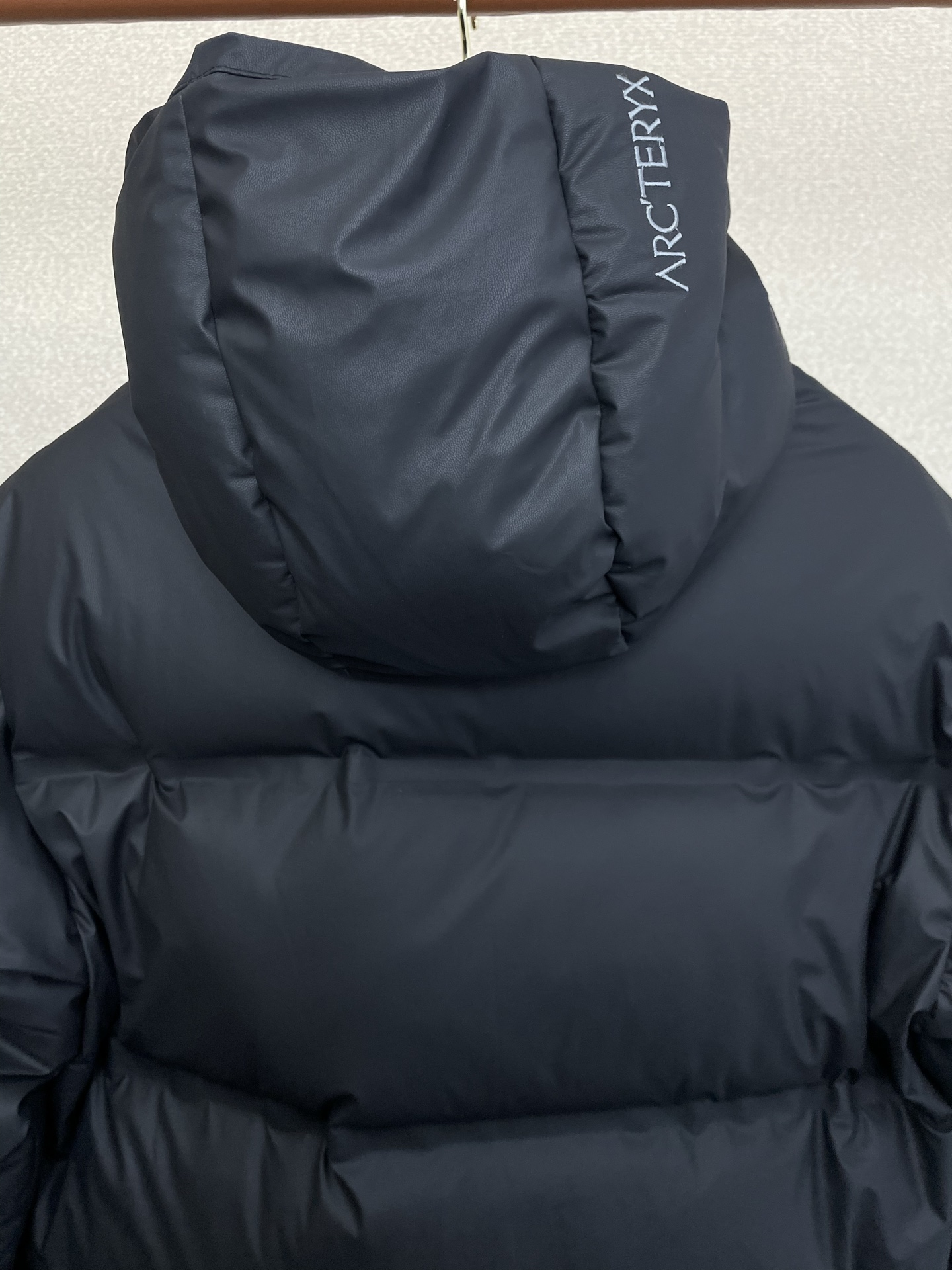 。羽绒服-Arc’teryx始祖鸟💥砸锅卖铁都要上的新款！秋冬新款连帽羽绒服。贸易公司渠道稀出，降温天气