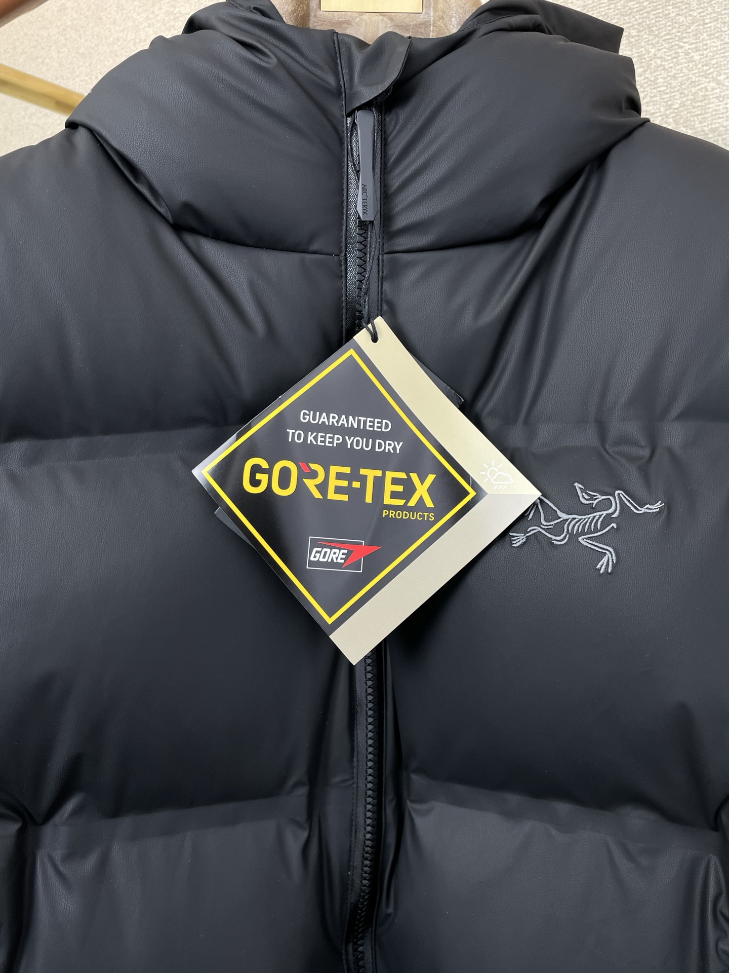 。羽绒服-Arc’teryx始祖鸟💥砸锅卖铁都要上的新款！秋冬新款连帽羽绒服。贸易公司渠道稀出，降温天气