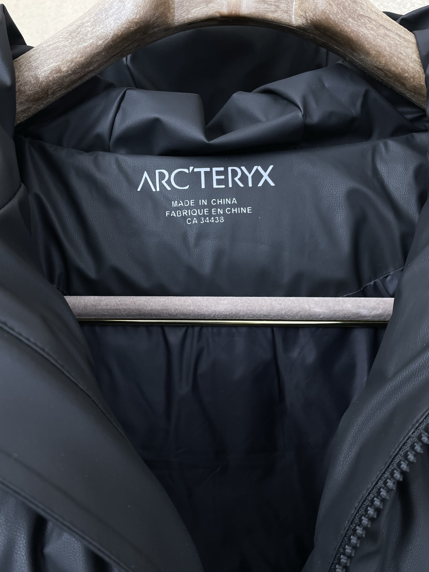 。羽绒服-Arc’teryx始祖鸟💥砸锅卖铁都要上的新款！秋冬新款连帽羽绒服。贸易公司渠道稀出，降温天气