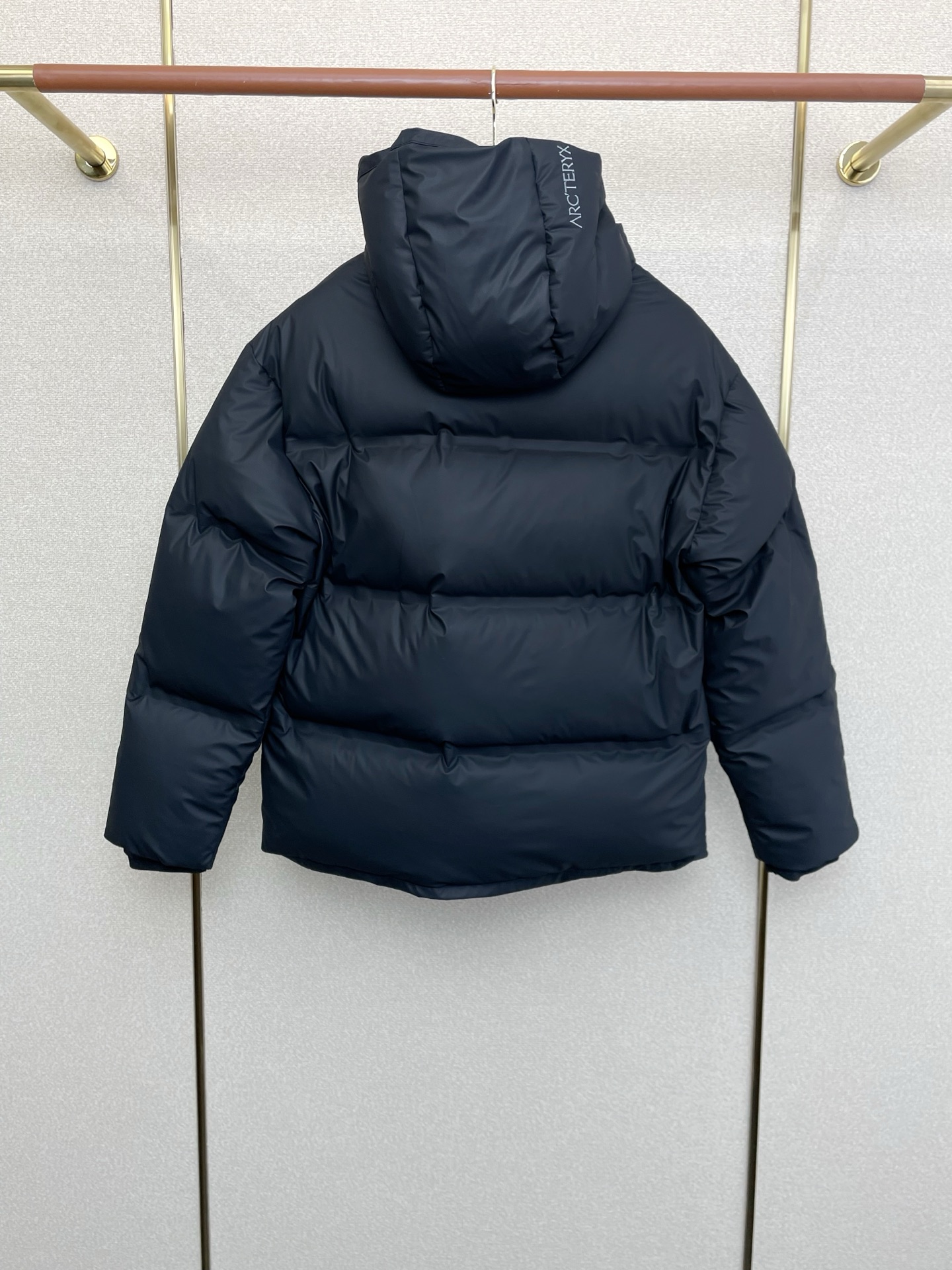。羽绒服-Arc’teryx始祖鸟💥砸锅卖铁都要上的新款！秋冬新款连帽羽绒服。贸易公司渠道稀出，降温天气