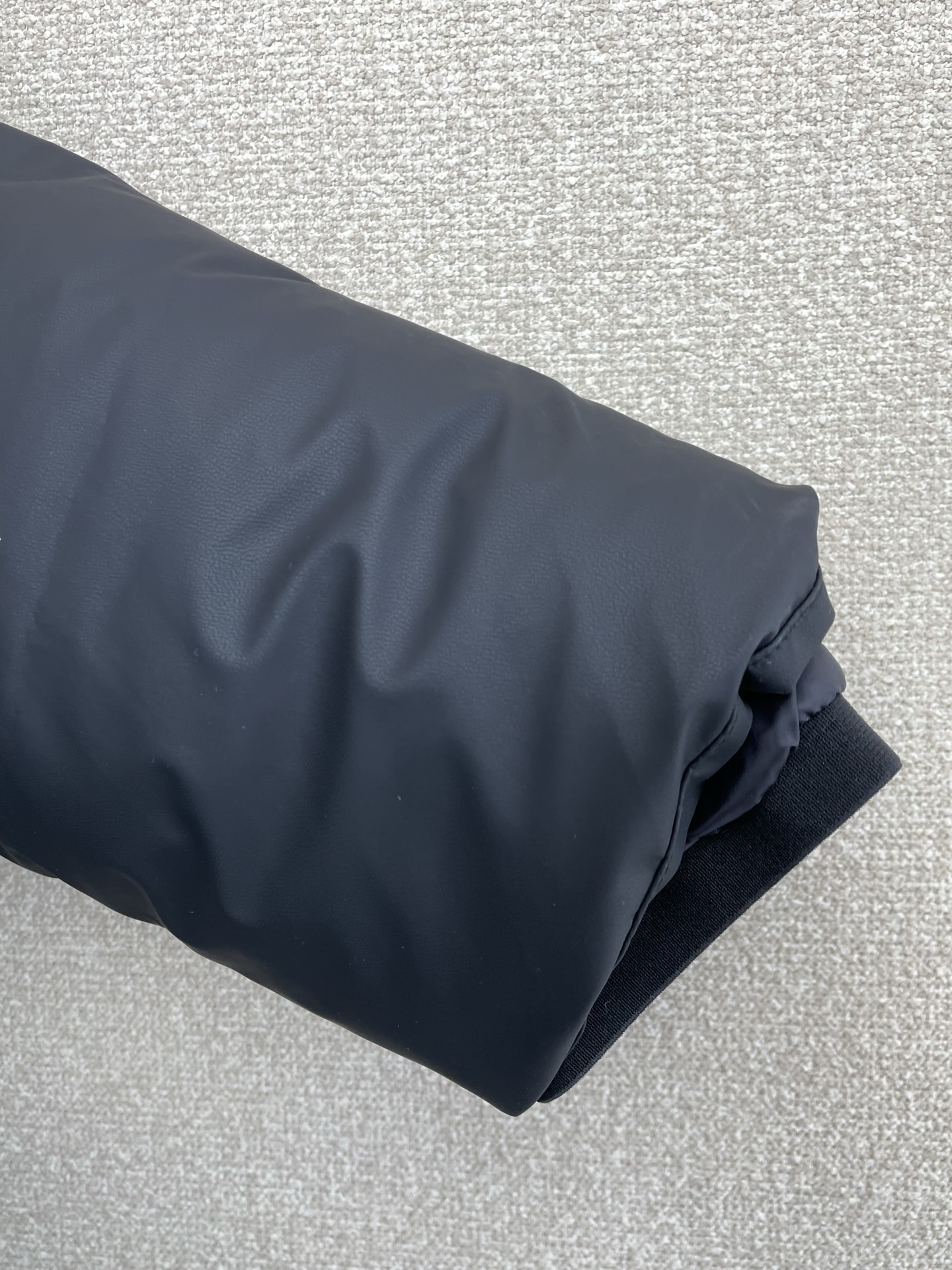 。羽绒服-Arc’teryx始祖鸟💥砸锅卖铁都要上的新款！秋冬新款连帽羽绒服。贸易公司渠道稀出，降温天气