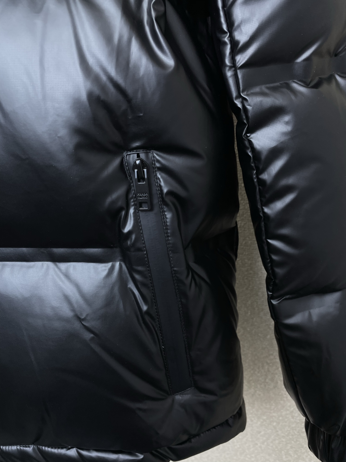 。羽绒服- Prada普拉达💥砸锅卖铁都要上的新款！秋冬新款羽绒服 贸易公司渠道稀出，降温天气必备的保暖