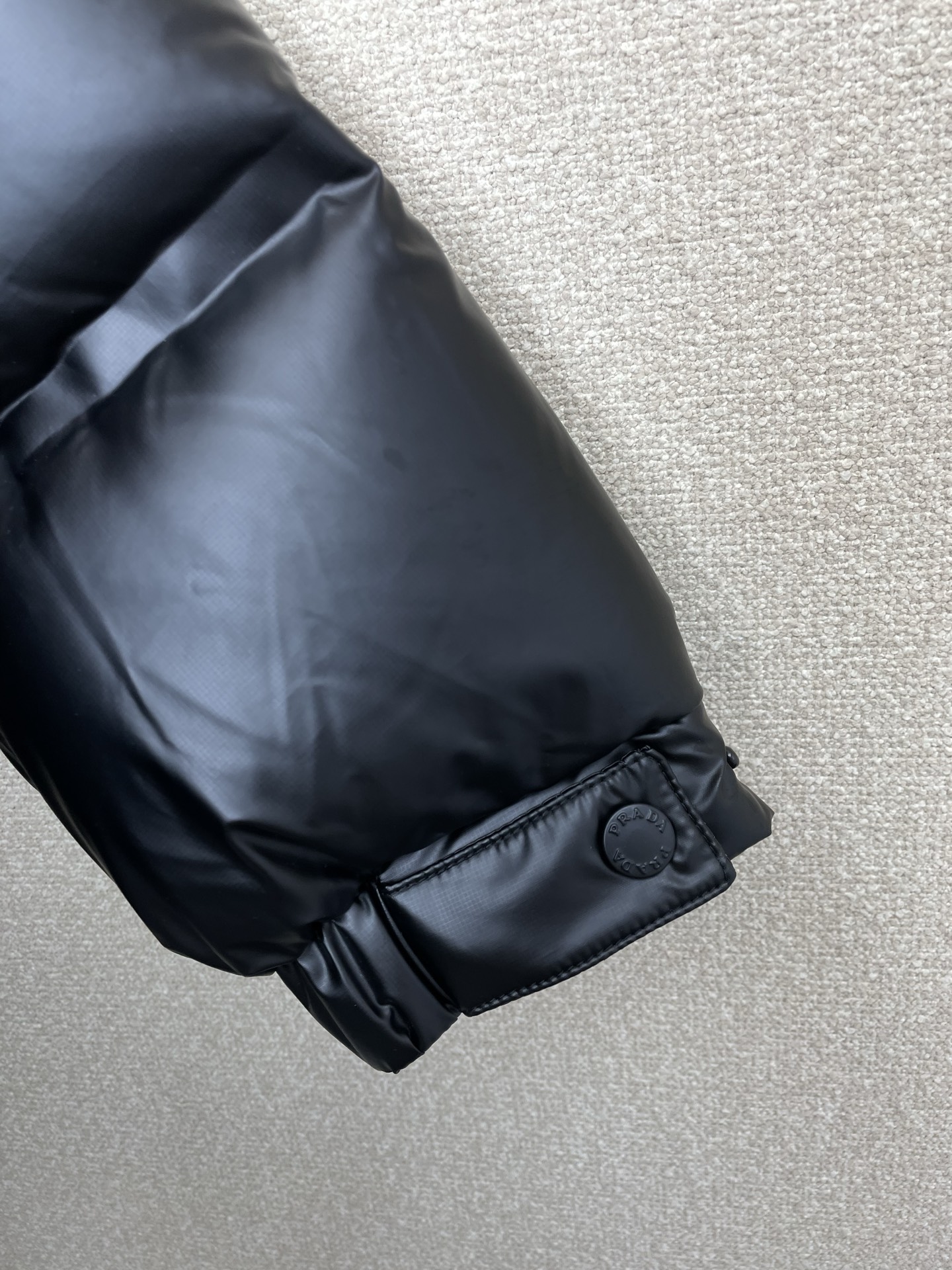 。羽绒服- Prada普拉达💥砸锅卖铁都要上的新款！秋冬新款羽绒服 贸易公司渠道稀出，降温天气必备的保暖