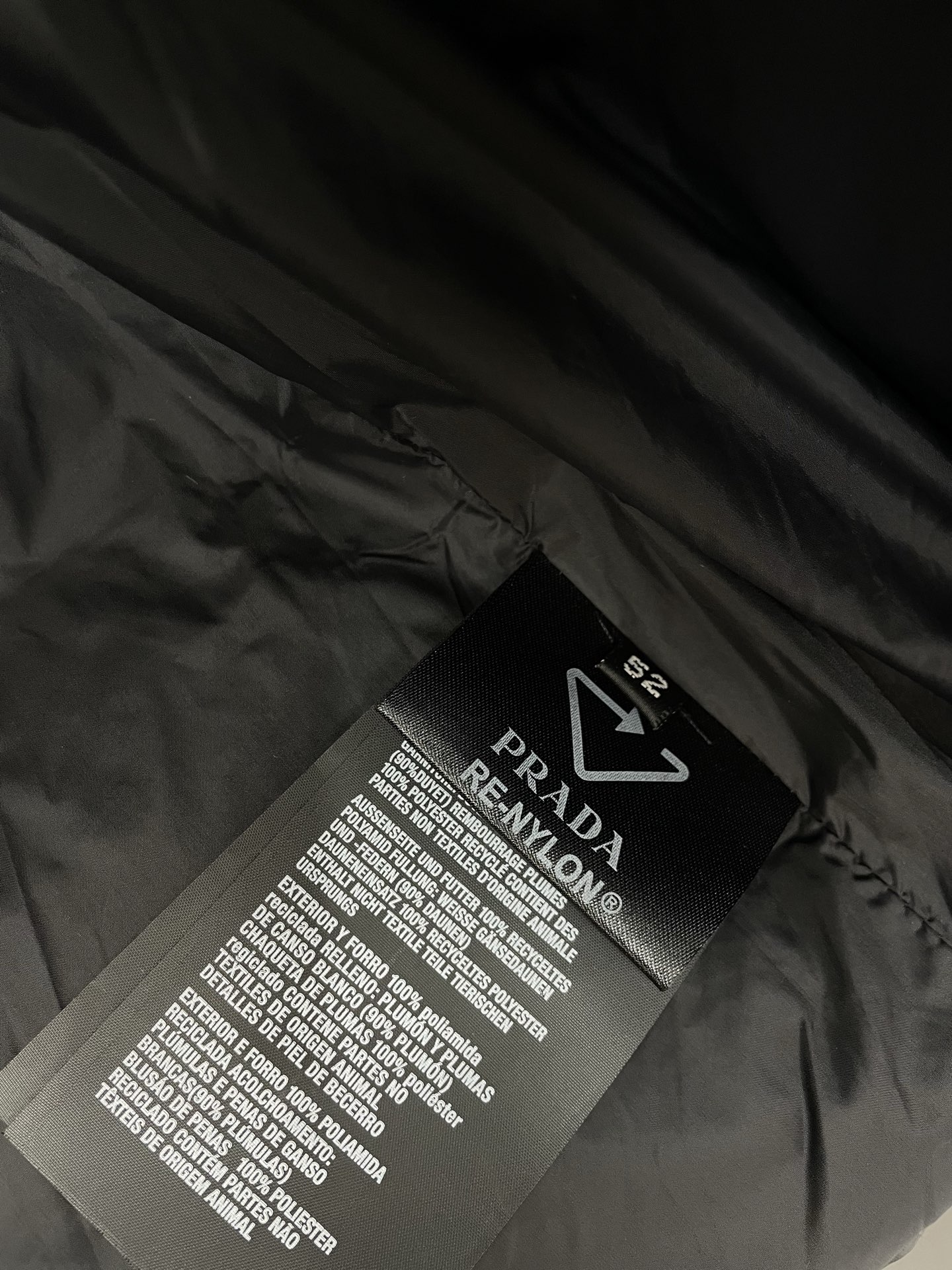 。羽绒服- Prada普拉达💥砸锅卖铁都要上的新款！秋冬新款羽绒服 贸易公司渠道稀出，降温天气必备的保暖