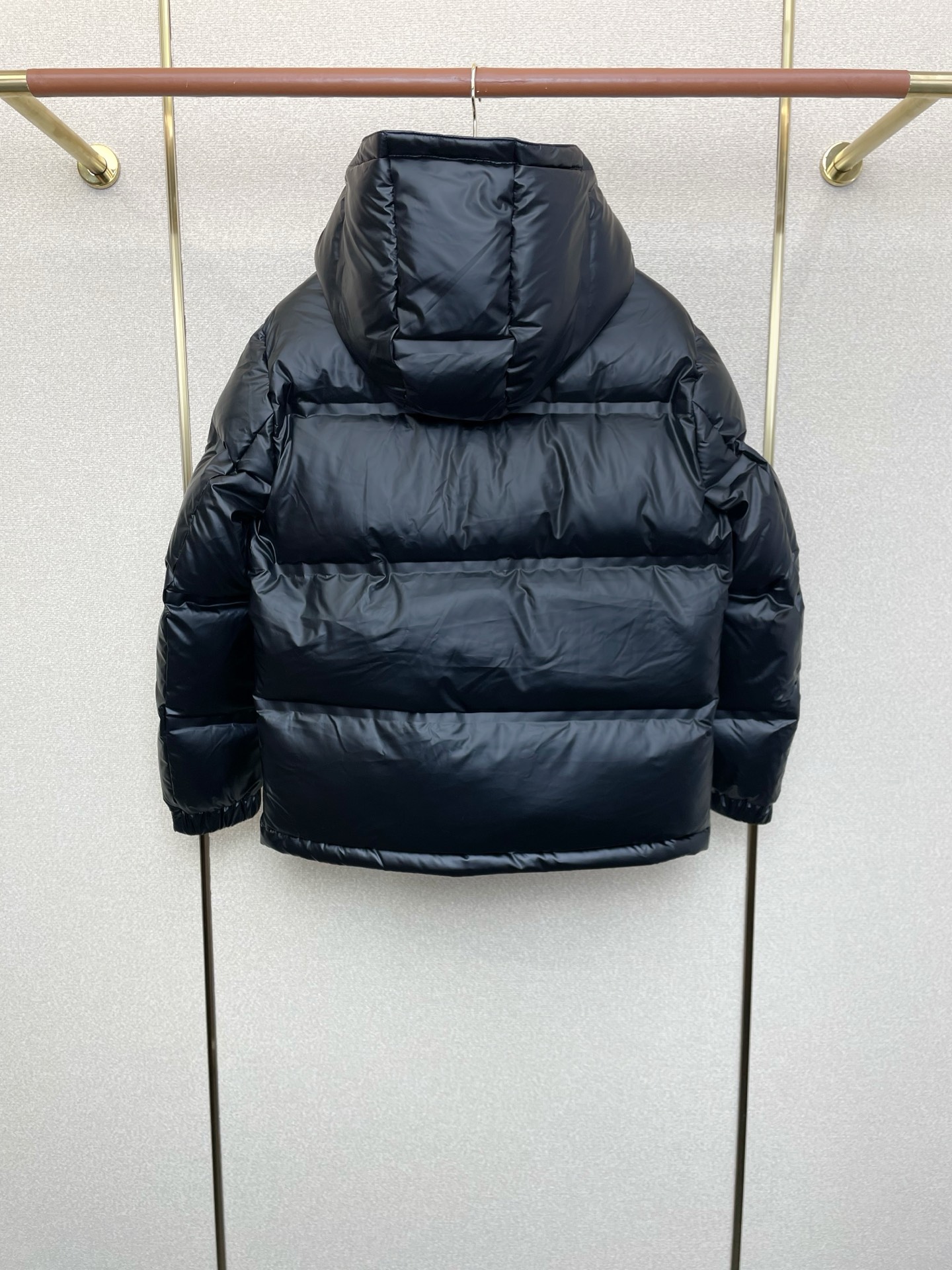 。羽绒服- Prada普拉达💥砸锅卖铁都要上的新款！秋冬新款羽绒服 贸易公司渠道稀出，降温天气必备的保暖