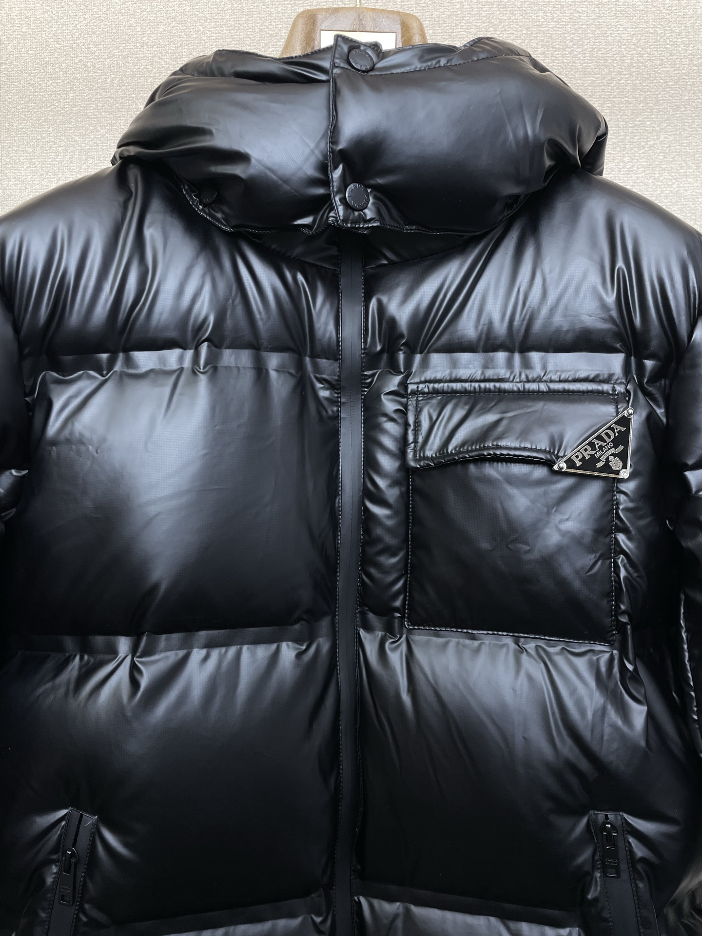 。羽绒服- Prada普拉达💥砸锅卖铁都要上的新款！秋冬新款羽绒服 贸易公司渠道稀出，降温天气必备的保暖