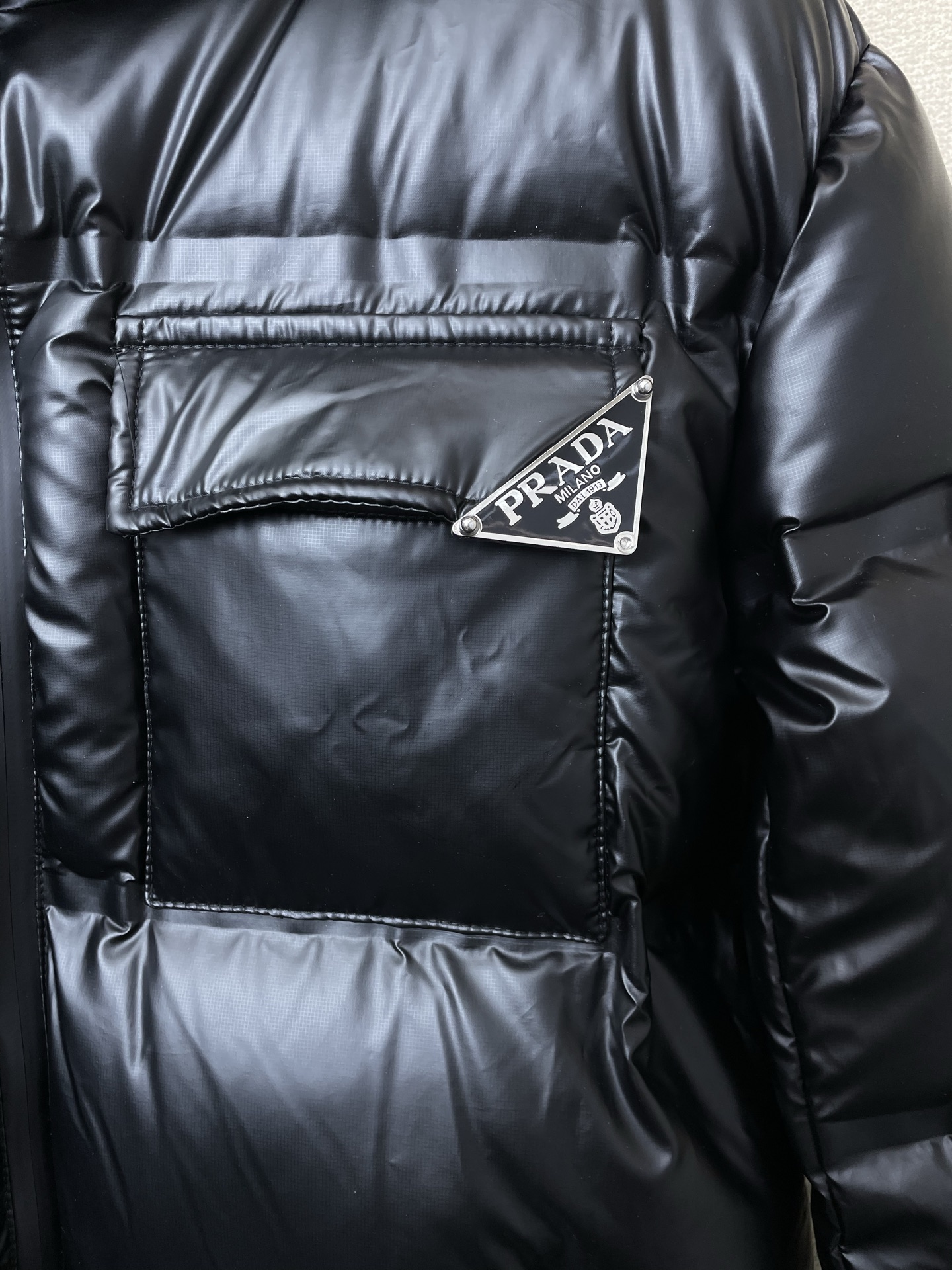 。羽绒服- Prada普拉达💥砸锅卖铁都要上的新款！秋冬新款羽绒服 贸易公司渠道稀出，降温天气必备的保暖