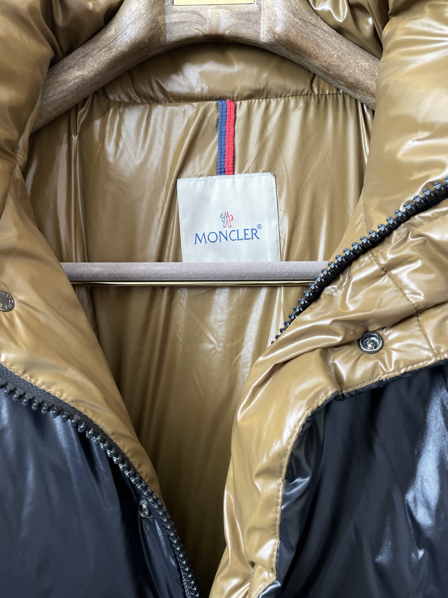 。羽绒服-Moncler蒙口💥砸锅卖铁都要上的新款！秋冬新款羽绒服 贸易公司渠道稀出，降温天气必备的保暖