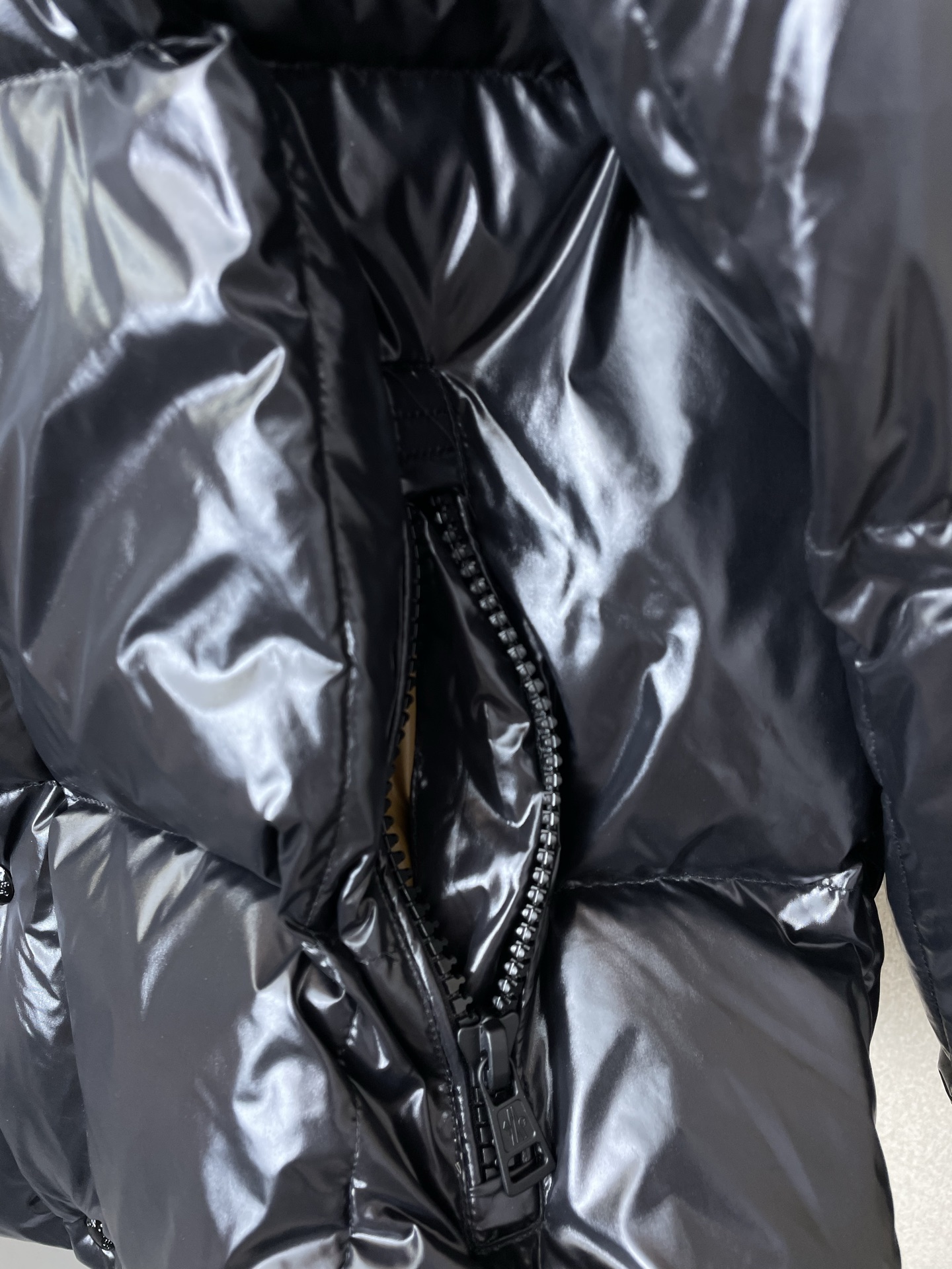 。羽绒服-Moncler蒙口💥砸锅卖铁都要上的新款！秋冬新款羽绒服 贸易公司渠道稀出，降温天气必备的保暖