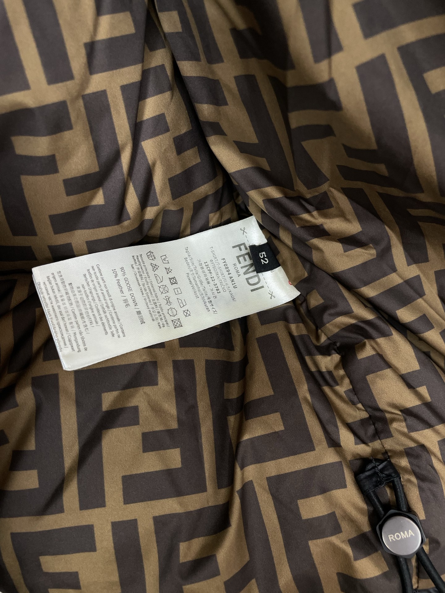 。羽绒服-FENDI芬迪💥砸锅卖铁都要上的新款！秋冬新款连帽羽绒服 贸易公司渠道稀出，降温天气必备的保暖