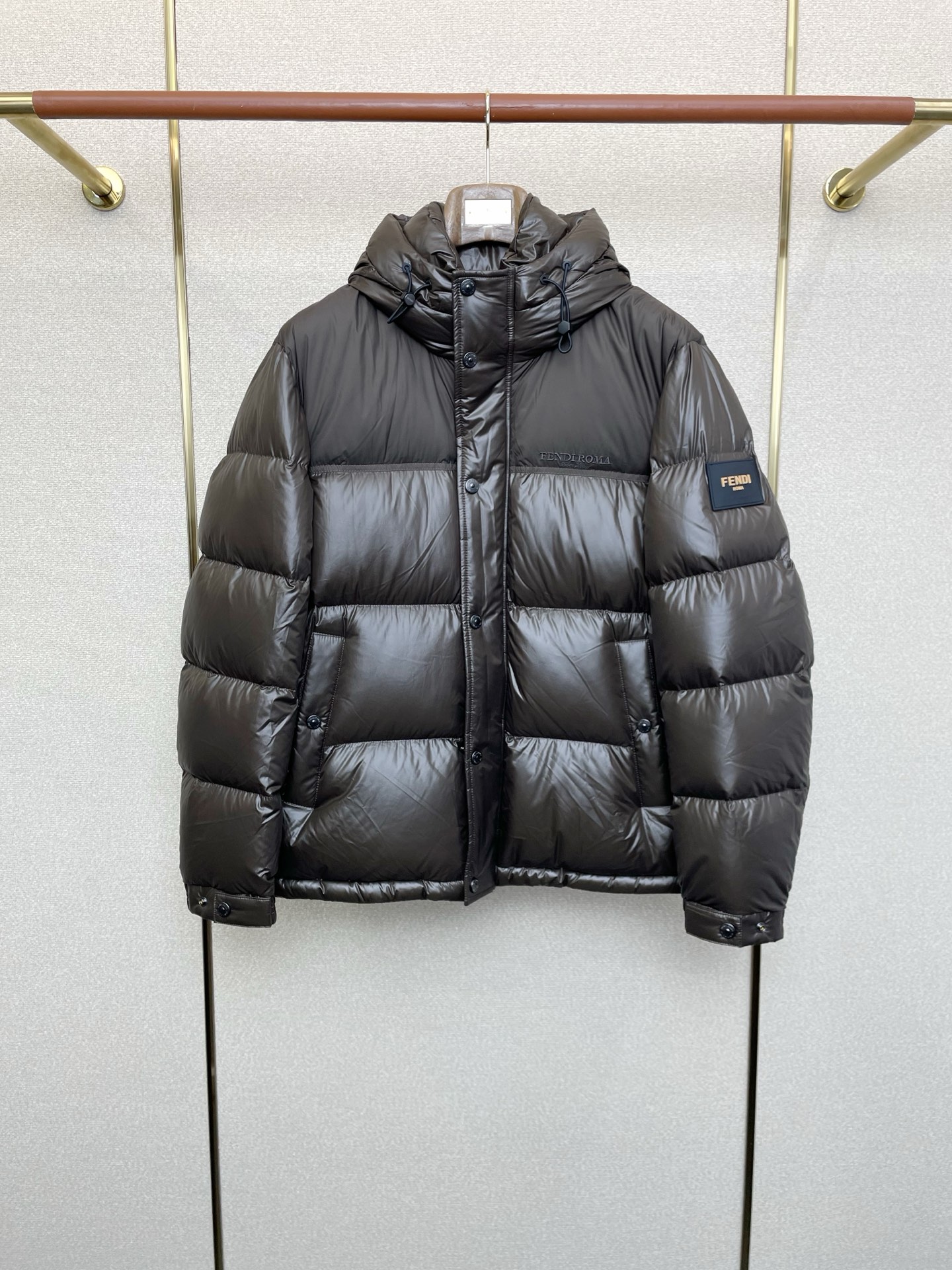。羽绒服-FENDI芬迪💥砸锅卖铁都要上的新款！秋冬新款连帽羽绒服 贸易公司渠道稀出，降温天气必备的保暖