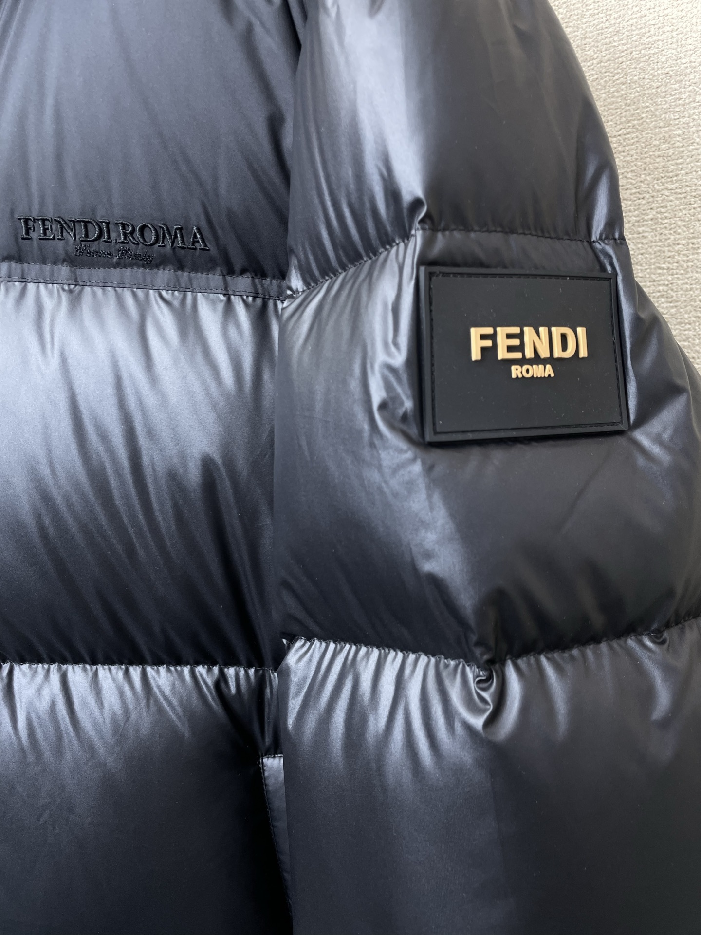 。羽绒服-FENDI芬迪💥砸锅卖铁都要上的新款！秋冬新款连帽羽绒服 贸易公司渠道稀出，降温天气必备的保暖