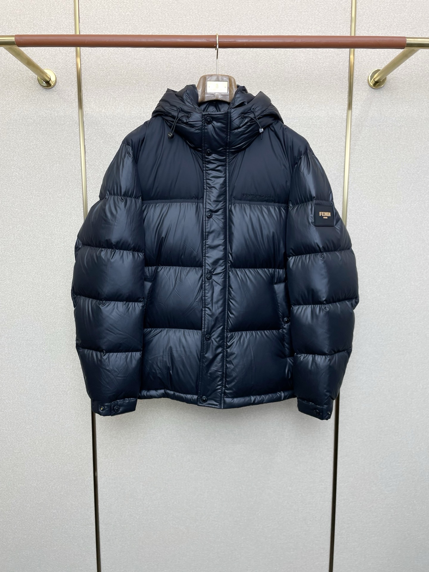 。羽绒服-FENDI芬迪💥砸锅卖铁都要上的新款！秋冬新款连帽羽绒服 贸易公司渠道稀出，降温天气必备的保暖