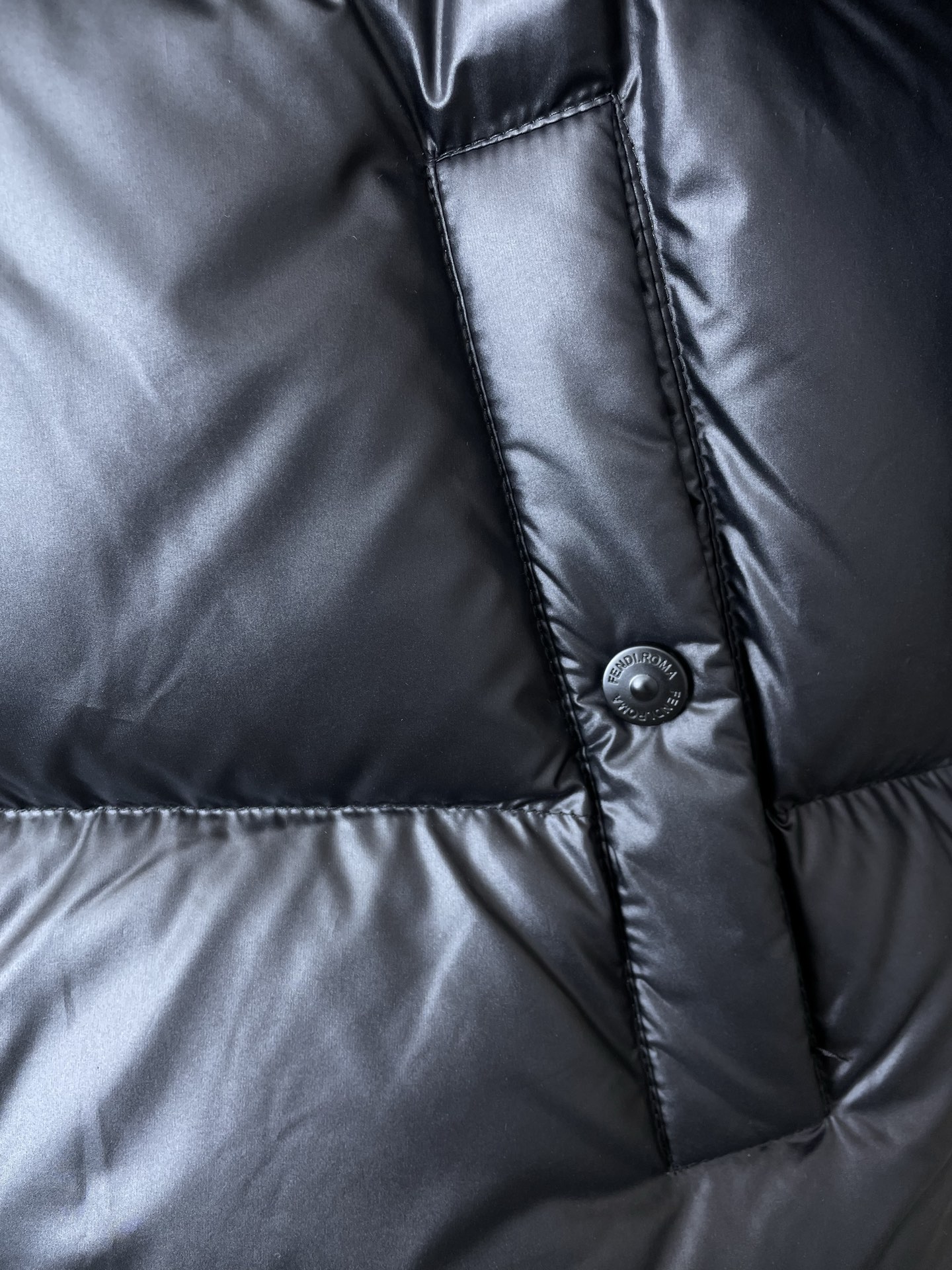 。羽绒服-FENDI芬迪💥砸锅卖铁都要上的新款！秋冬新款连帽羽绒服 贸易公司渠道稀出，降温天气必备的保暖