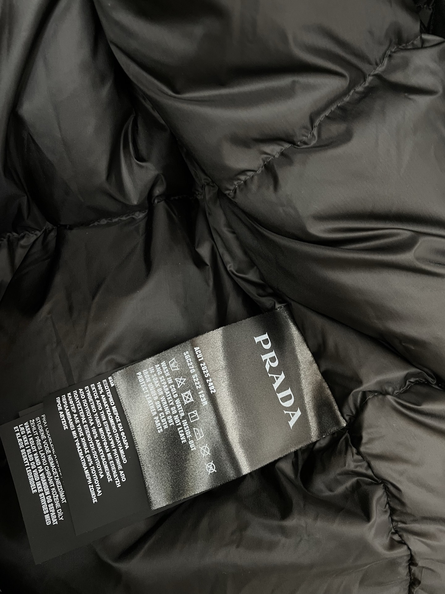 。羽绒服- Prada普拉达💥砸锅卖铁都要上的新款！秋冬新款连帽羽绒服 贸易公司渠道稀出，降温天气必备的