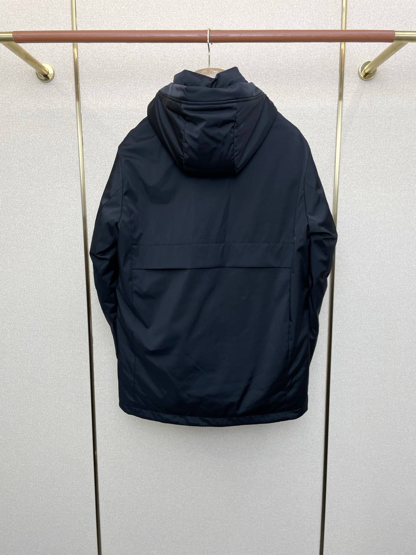 。羽绒服- Prada普拉达💥砸锅卖铁都要上的新款！秋冬新款连帽羽绒服 贸易公司渠道稀出，降温天气必备的