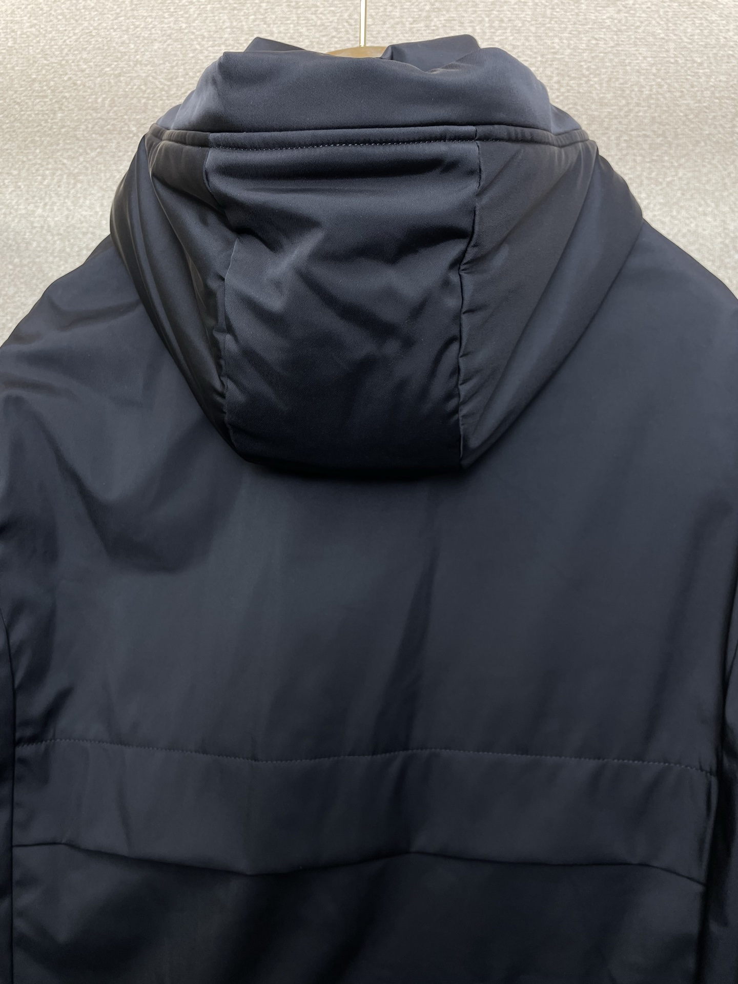 。羽绒服- Prada普拉达💥砸锅卖铁都要上的新款！秋冬新款连帽羽绒服 贸易公司渠道稀出，降温天气必备的