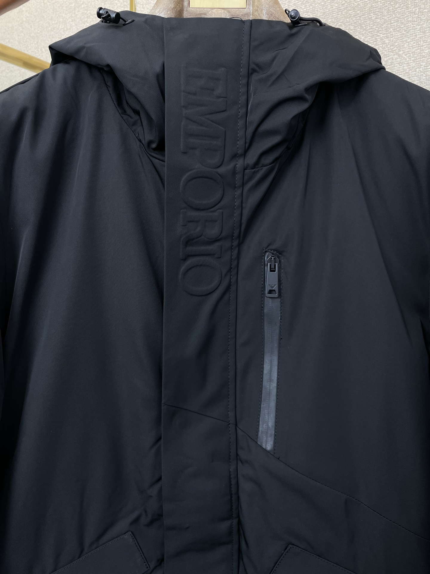 。羽绒服-ARMANI阿玛尼💥砸锅卖铁都要上的新款！秋冬新款经典连帽羽绒服，贸易公司渠道稀出，降温天气必