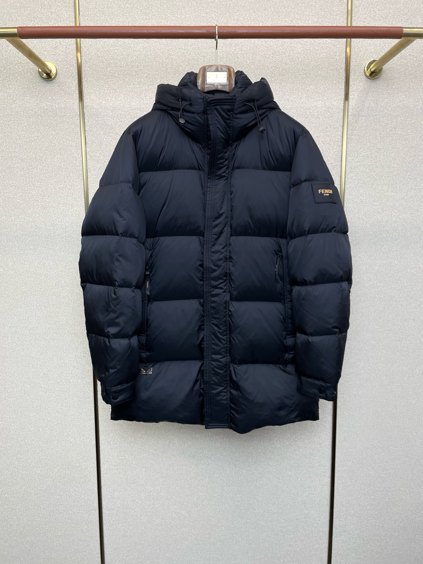 。羽绒服- FENDI芬迪💥砸锅卖铁都要上的新款！秋冬新款连帽羽绒服 贸易公司渠道稀出，降温天气必备的保