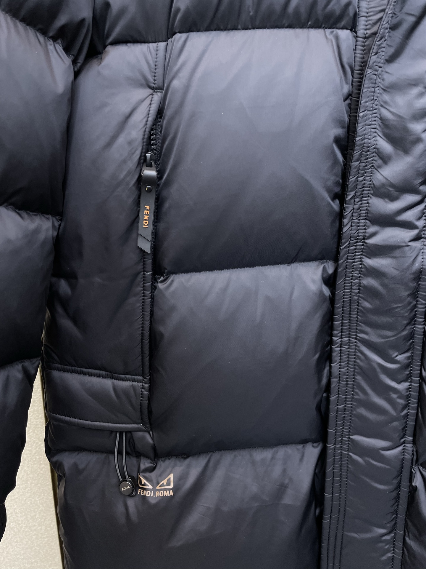 。羽绒服- FENDI芬迪💥砸锅卖铁都要上的新款！秋冬新款连帽羽绒服 贸易公司渠道稀出，降温天气必备的保