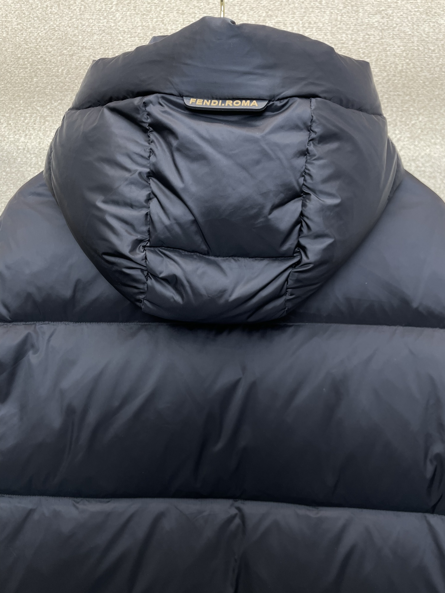 。羽绒服- FENDI芬迪💥砸锅卖铁都要上的新款！秋冬新款连帽羽绒服 贸易公司渠道稀出，降温天气必备的保