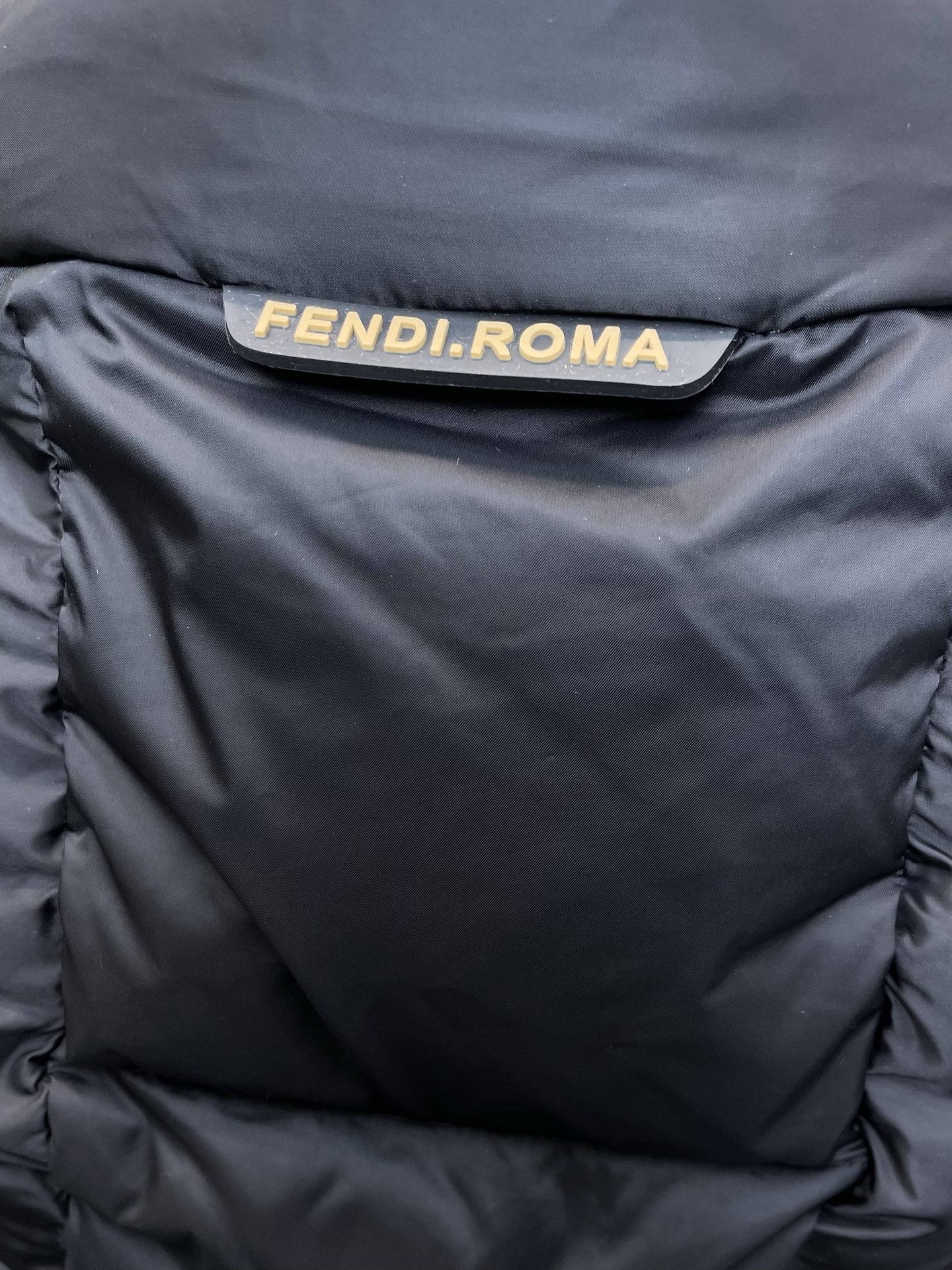 。羽绒服- FENDI芬迪💥砸锅卖铁都要上的新款！秋冬新款连帽羽绒服 贸易公司渠道稀出，降温天气必备的保