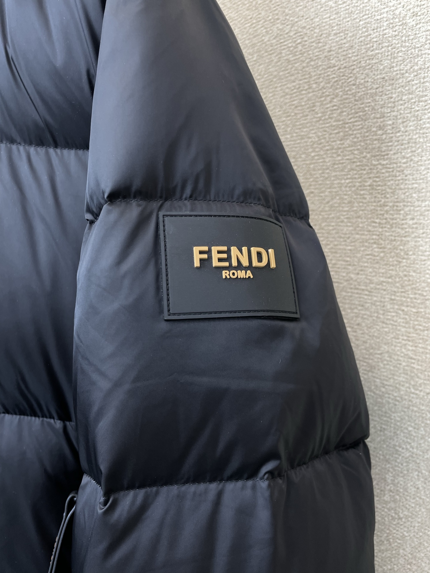 。羽绒服- FENDI芬迪💥砸锅卖铁都要上的新款！秋冬新款连帽羽绒服 贸易公司渠道稀出，降温天气必备的保