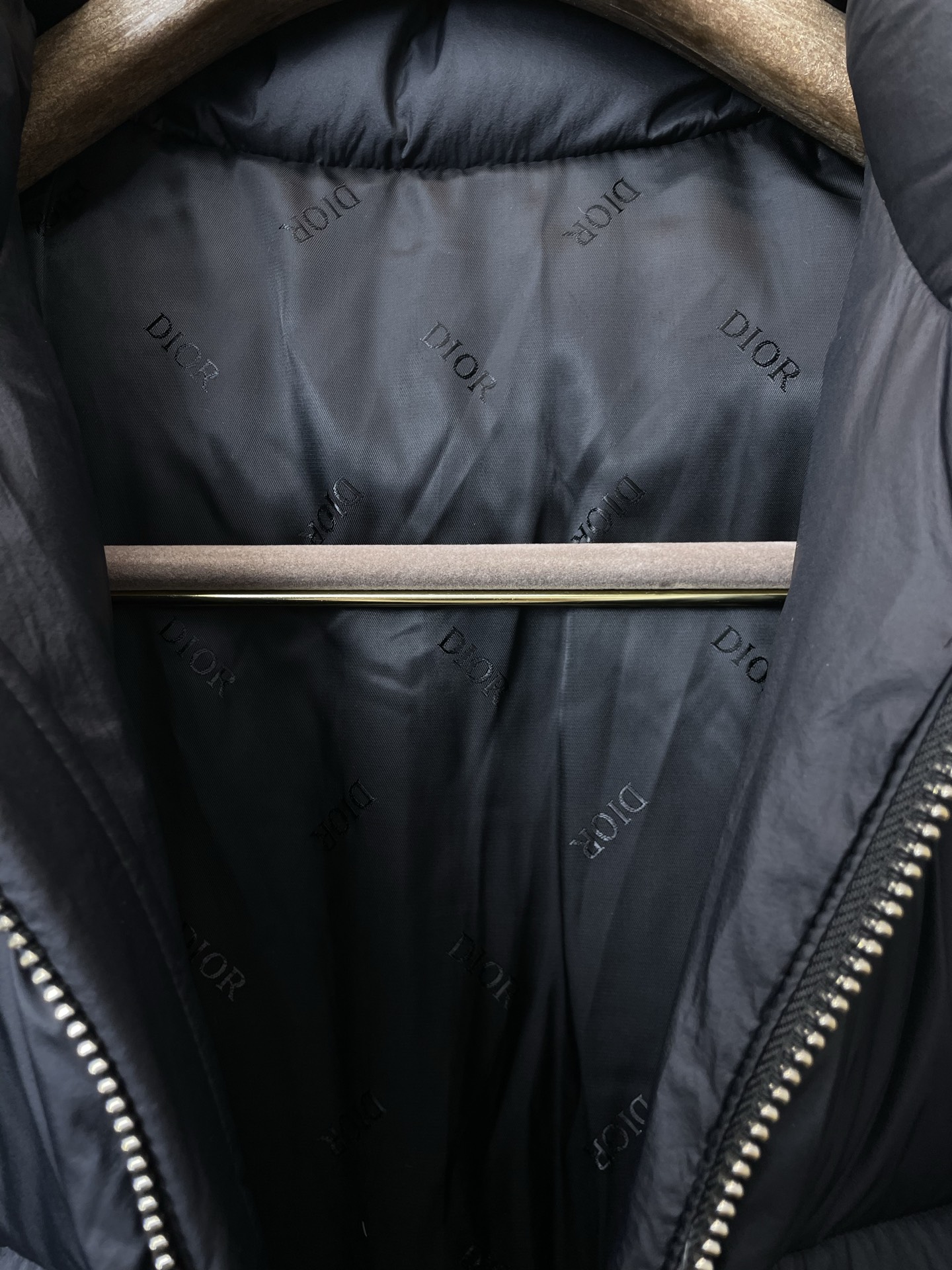 。羽绒服- Dior迪奥💥砸锅卖铁都要上的新款！秋冬新款羽绒服 贸易公司渠道稀出，降温天气必备的保暖单品