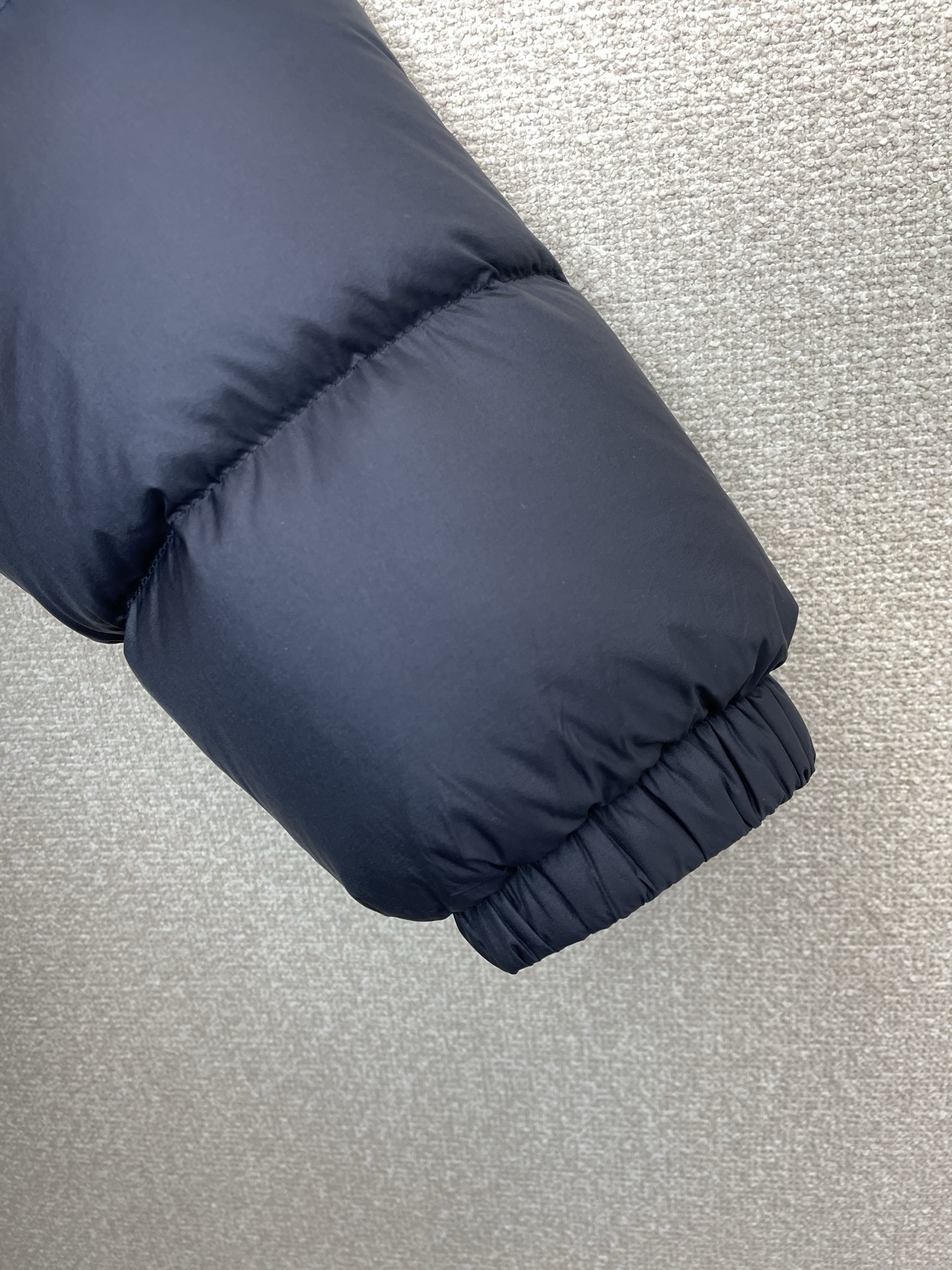 。羽绒服- Dior迪奥💥砸锅卖铁都要上的新款！秋冬新款羽绒服 贸易公司渠道稀出，降温天气必备的保暖单品