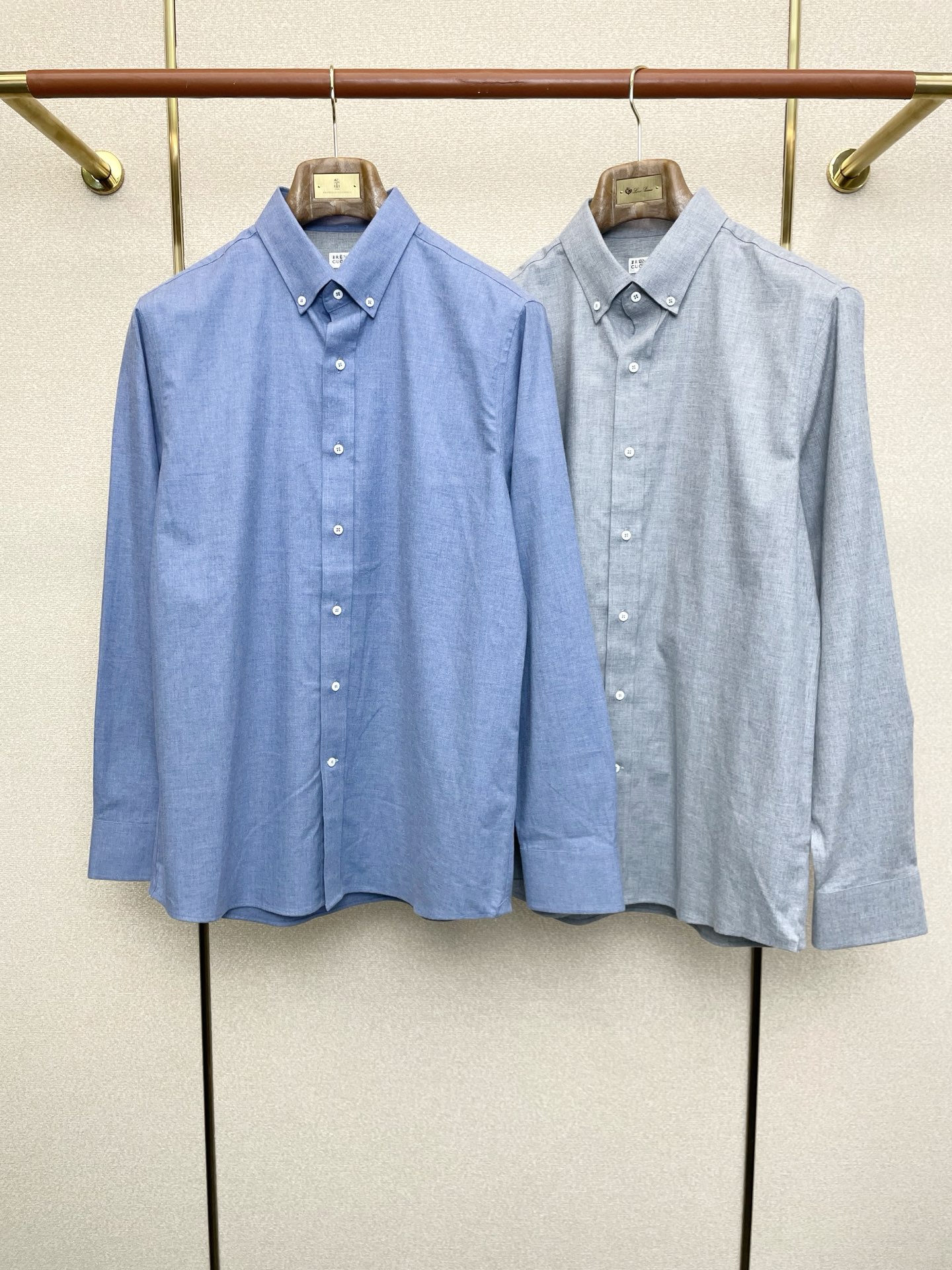 NO:611811,.BC-Brunello Cucinali Brunello Cucinelli’s new model is a must-have!  New original men's casual shirt, high-end customization, high-end version, fashionable and versatile, popular imported fabrics, super soft and delicate to the touch, skin-friendly and comfortable to wear, high-end boutique, the upper body is exquisitely made by the OEM, a must-have item for men, complete with three standards, code number 38-43,, brunello cucinelli, shirts, alexander wang19860909.BC-Brunello Cucinali布鲁内洛·库奇内利砸锅卖铁都要上的新款！新款原单男士休闲衬衫 高端定制 高端版本 时尚百搭爆款进口面料 手感超柔软细腻 穿着亲肤舒适 高端精品 代工厂精细做上身非常赞 男士必备单品 三标齐全 码数38-43,,brunello cucinelli,shirts,alexander wang,Men's clothing